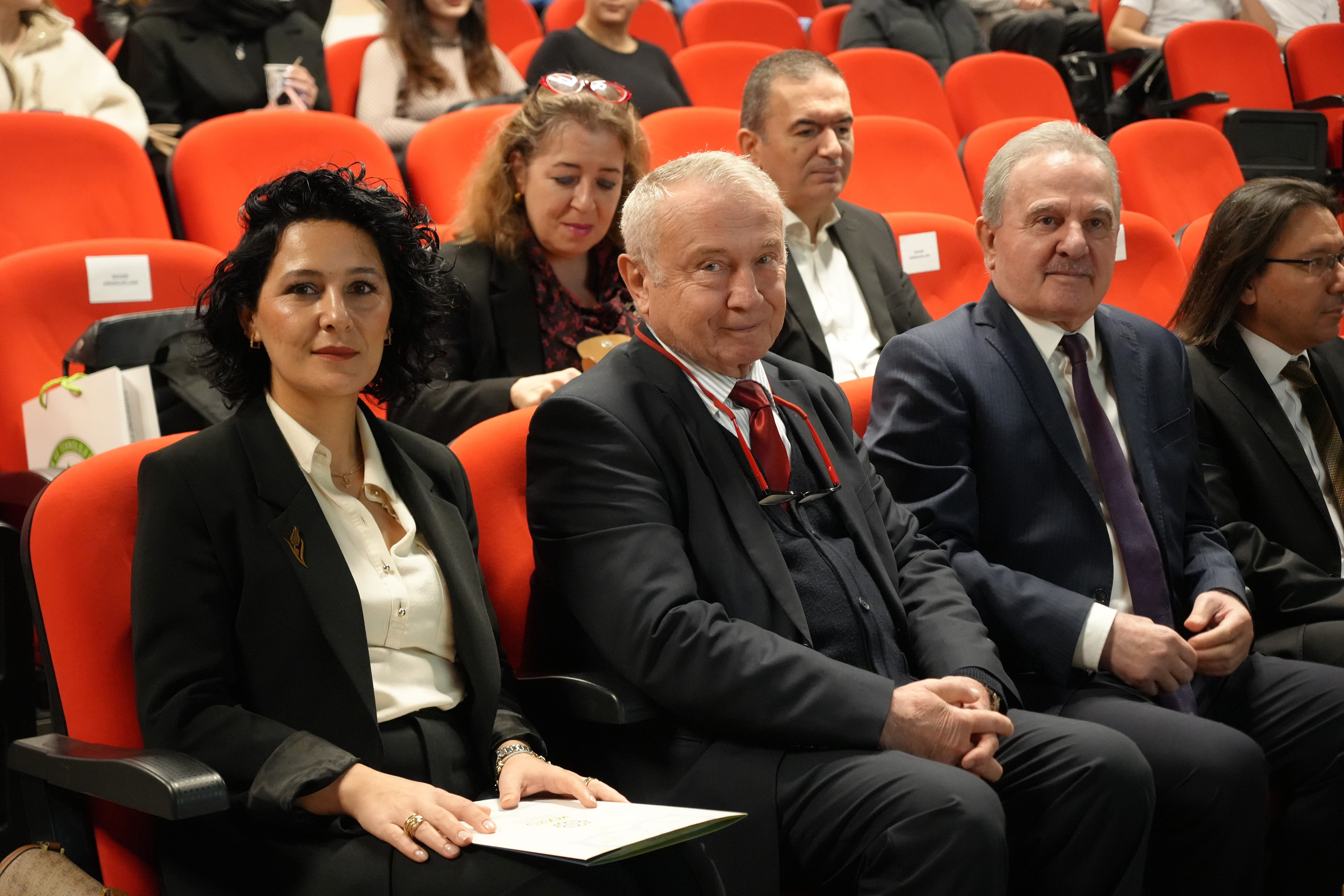 Doç. Dr. Gülhan Ünal “Ağızdaki Mikrop Beyne Kadar Ulaşabilir” 3