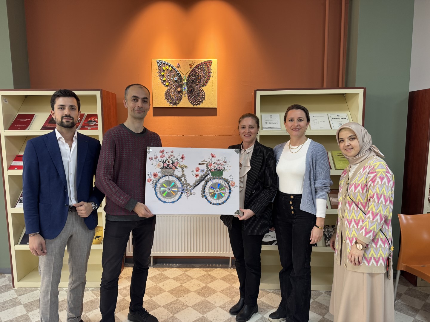 Elektronik Atıklardan Sanata Çevreci Dönüşüm (4) (Büyük)