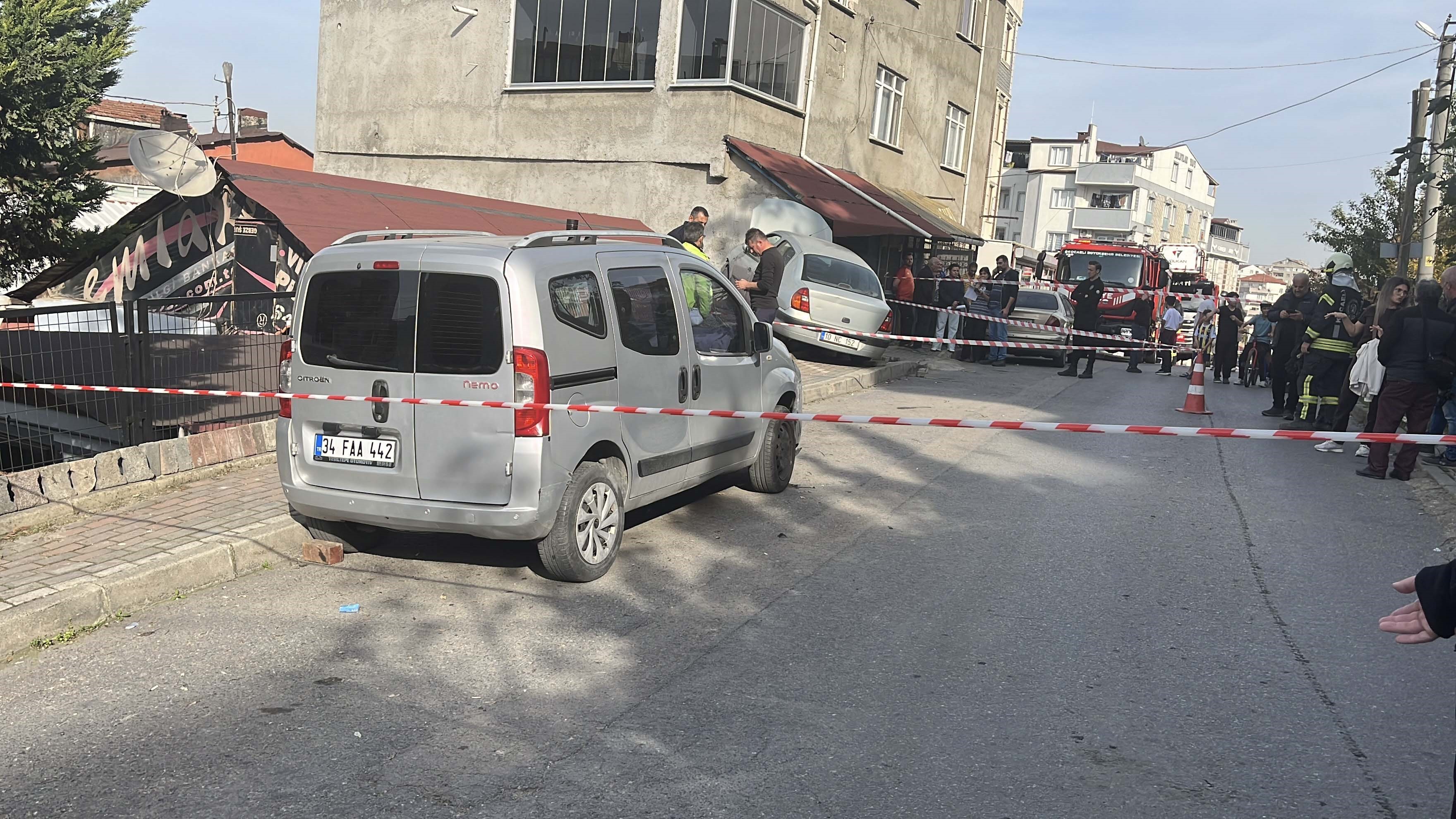 Evin Çatısına Otomobil Kondu! 02