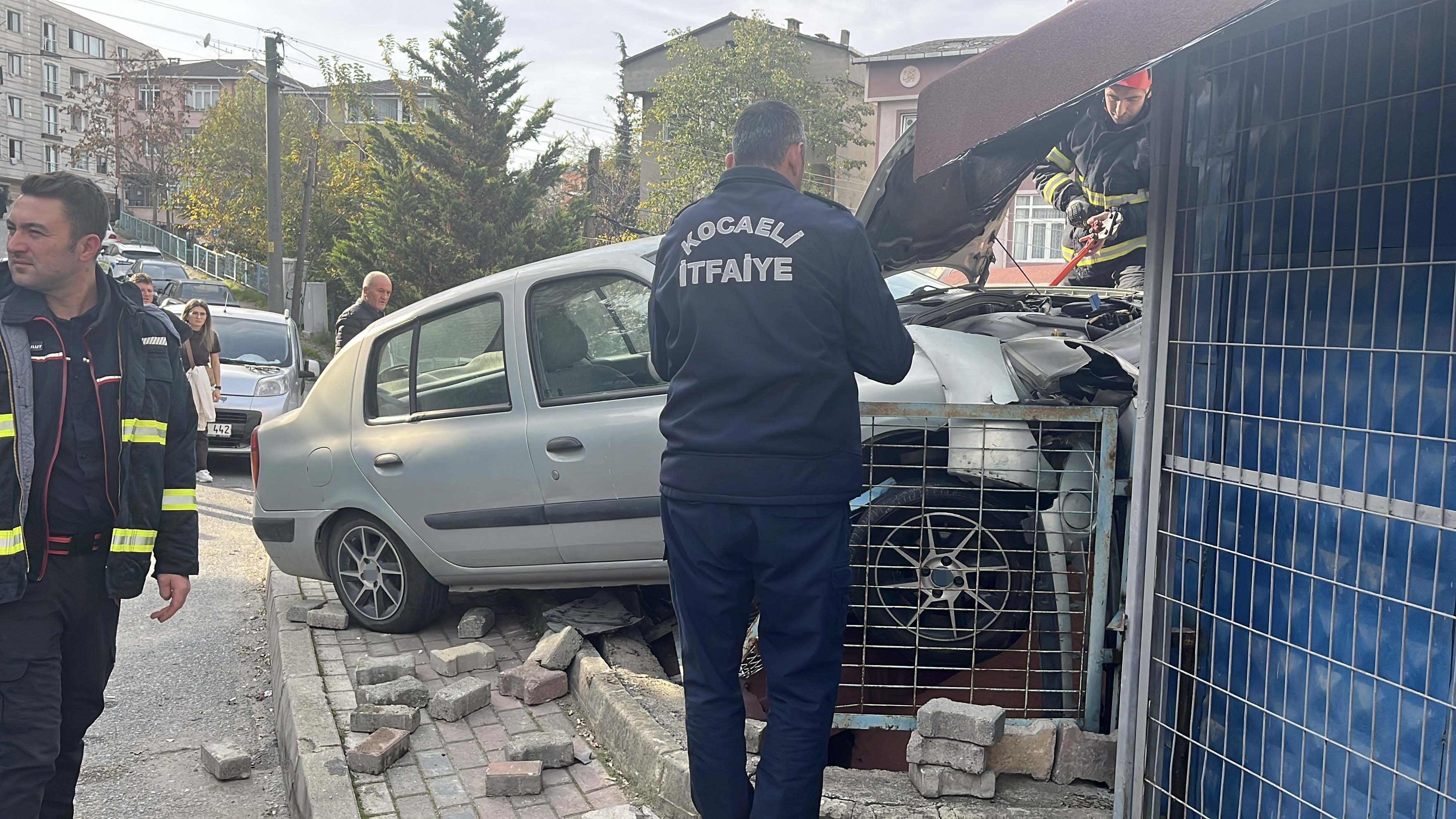 Evin Çatısına Otomobil Kondu! 05