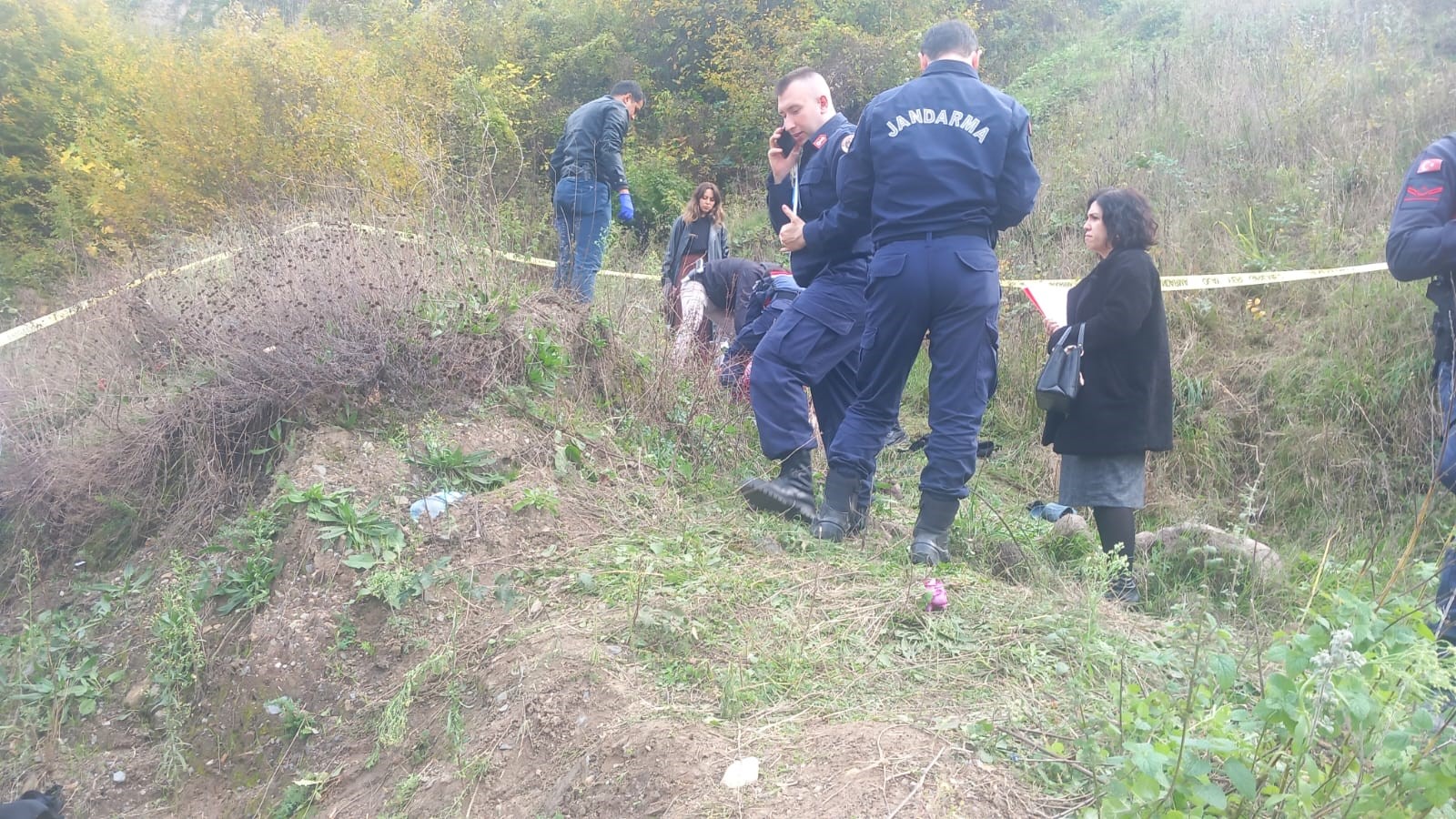Feci Kaza! Otomobil Şarampole Uçtu, 1 Ölü 3 Yaralı 02