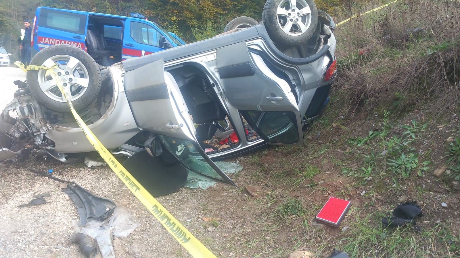 Feci Kaza! Otomobil Şarampole Uçtu, 1 Ölü 3 Yaralı 03