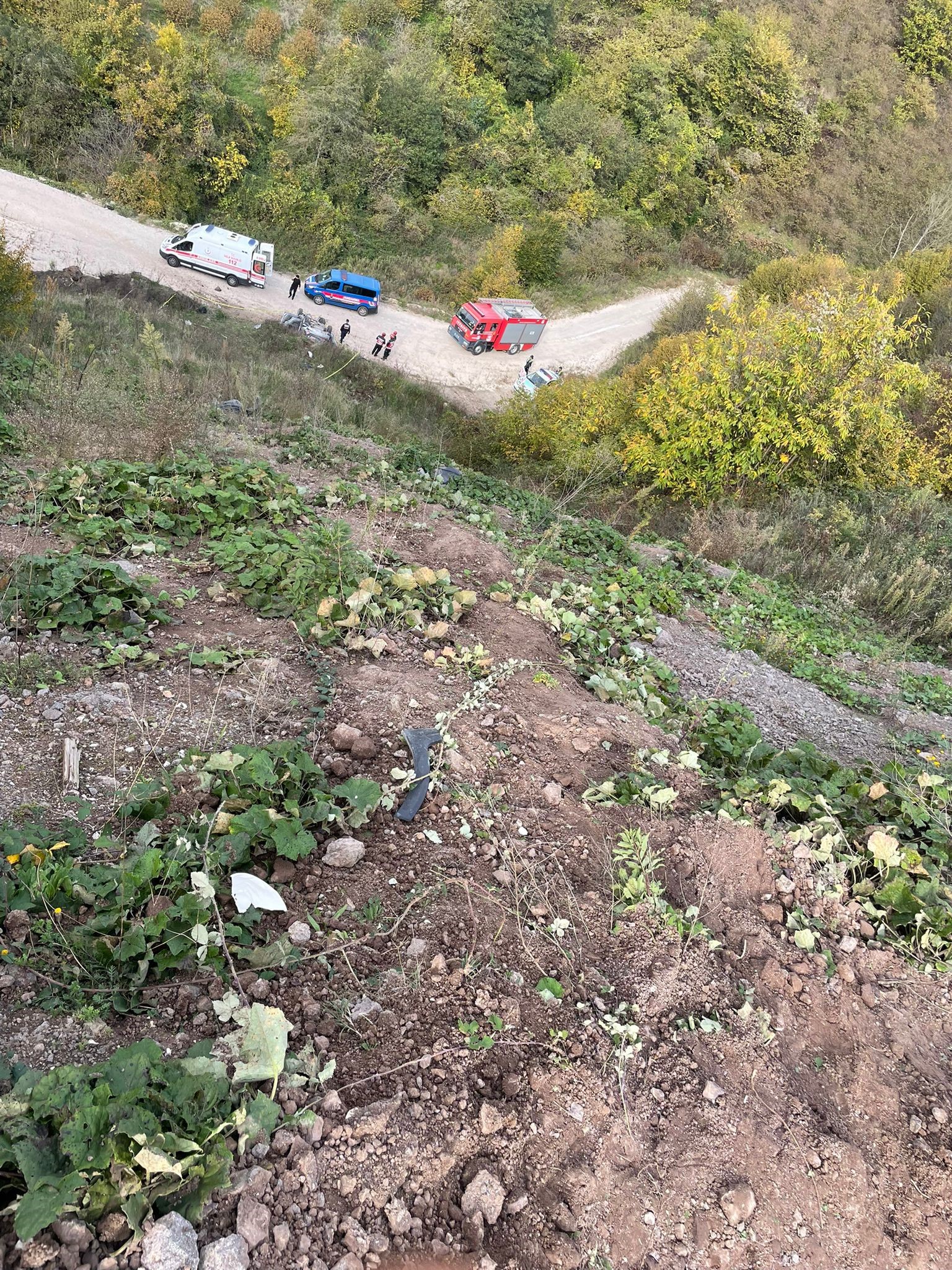 Feci Kaza! Otomobil Şarampole Uçtu, 1 Ölü 3 Yaralı 04