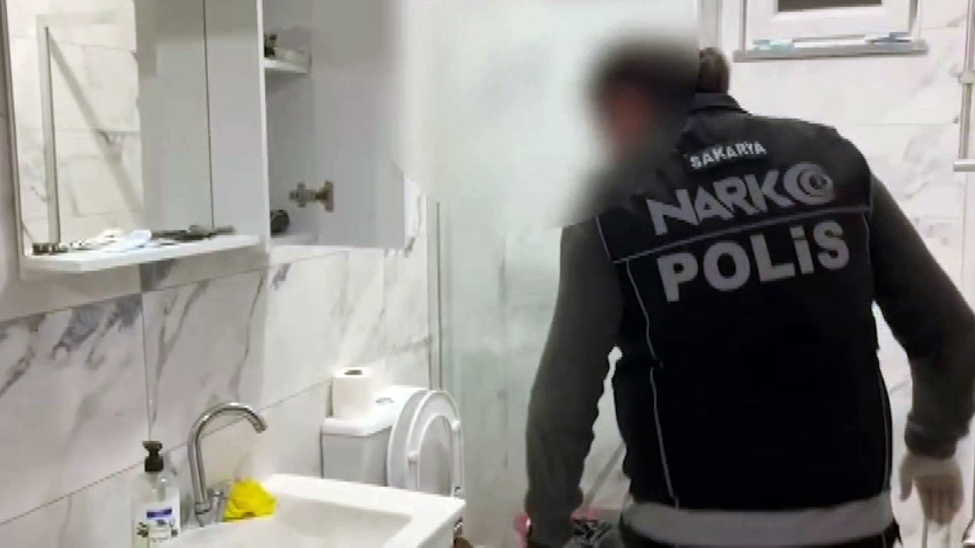 Film Sahnelerini Aratmadı! Uyuşturucu Operasyonu Kameralara Böyle Yansıdı 04