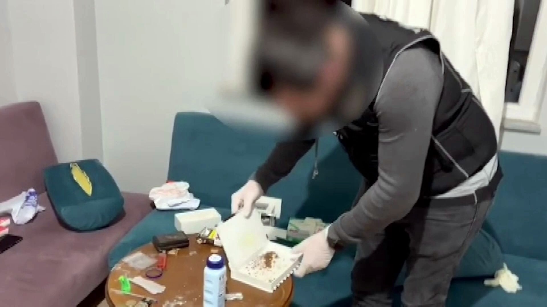 Film Sahnelerini Aratmadı! Uyuşturucu Operasyonu Kameralara Böyle Yansıdı 05