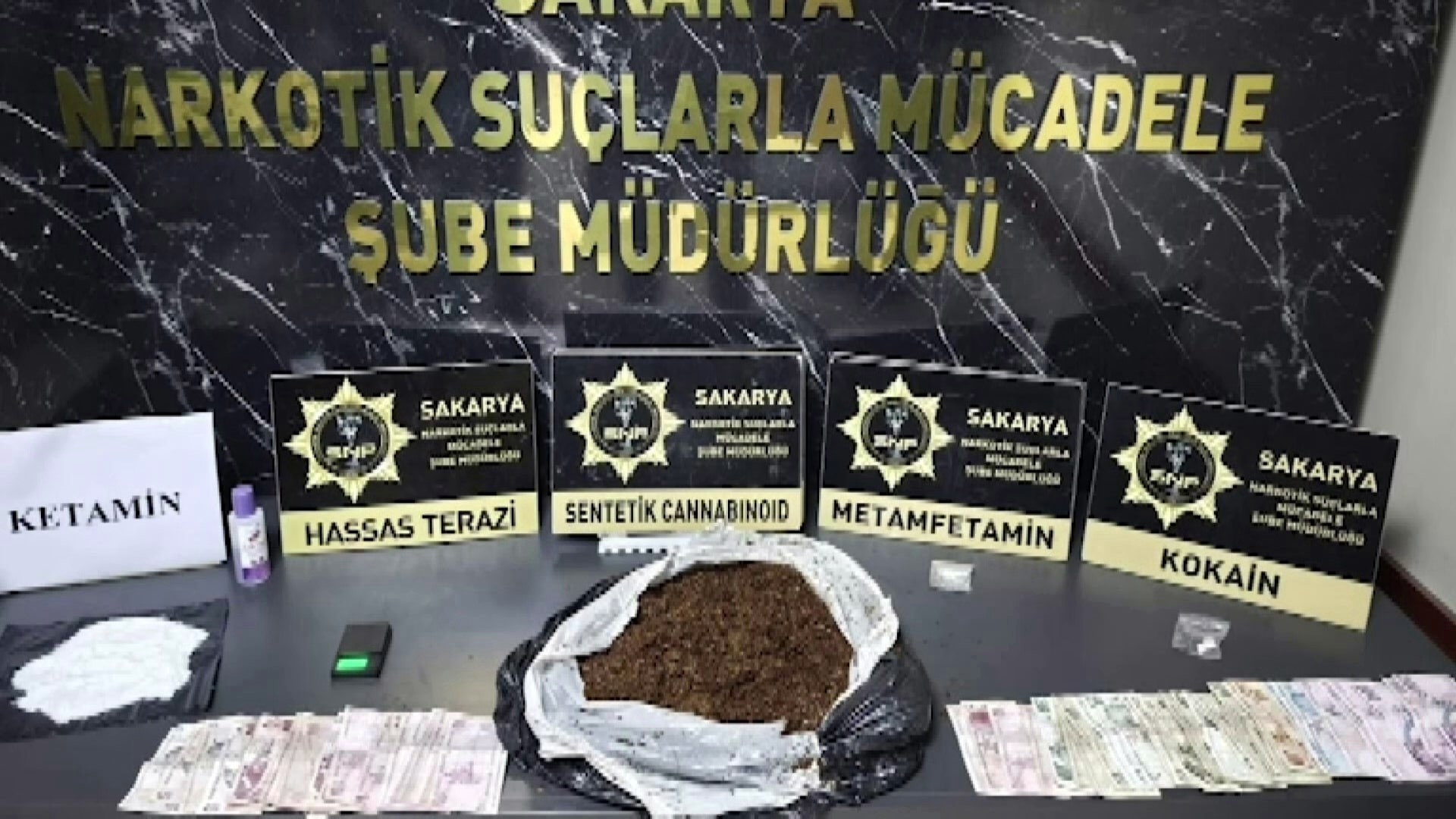 Film Sahnelerini Aratmadı! Uyuşturucu Operasyonu Kameralara Böyle Yansıdı 08