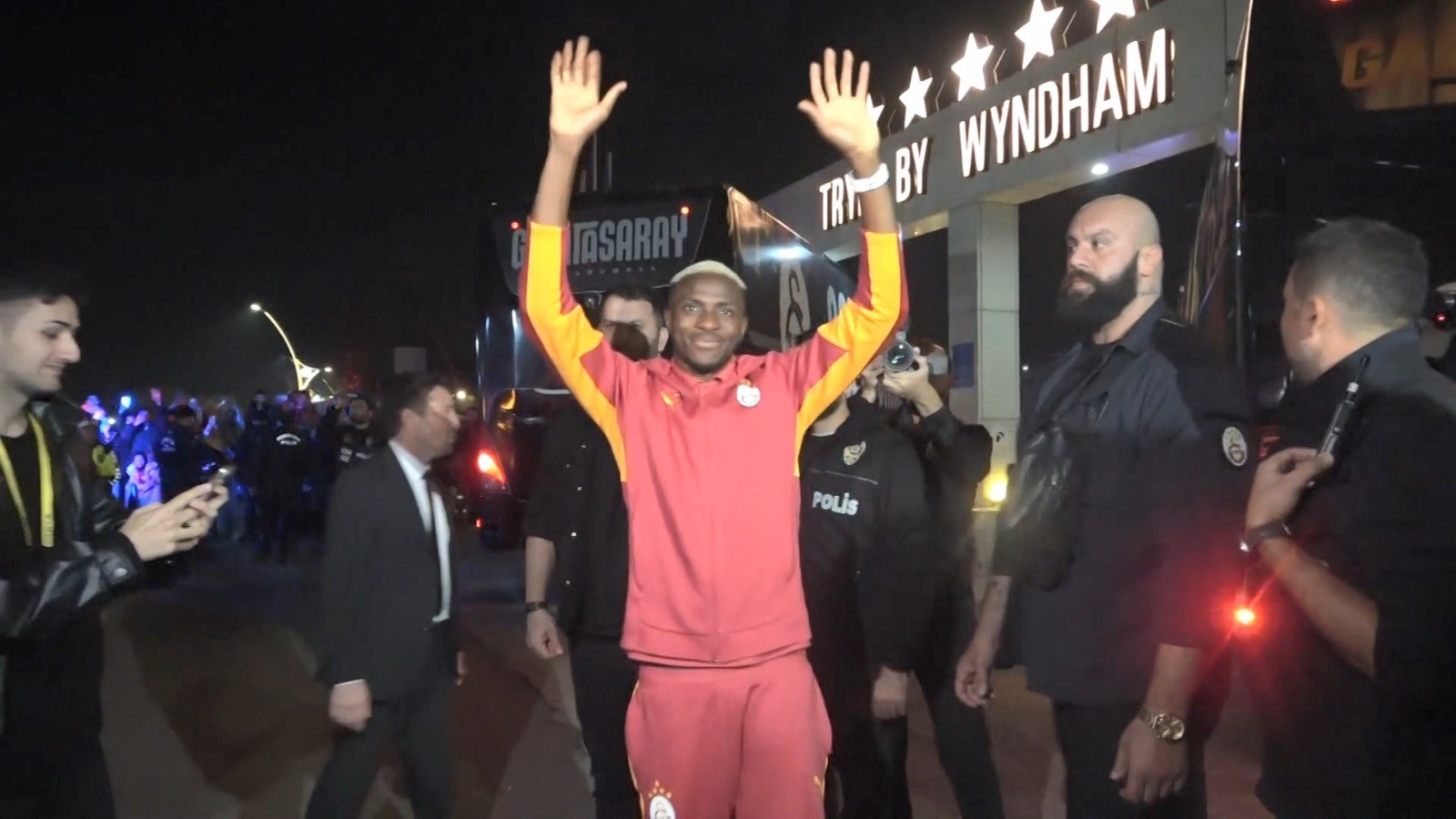 Galatasaray Kafilesi Otele Giriş Yaptı (7)