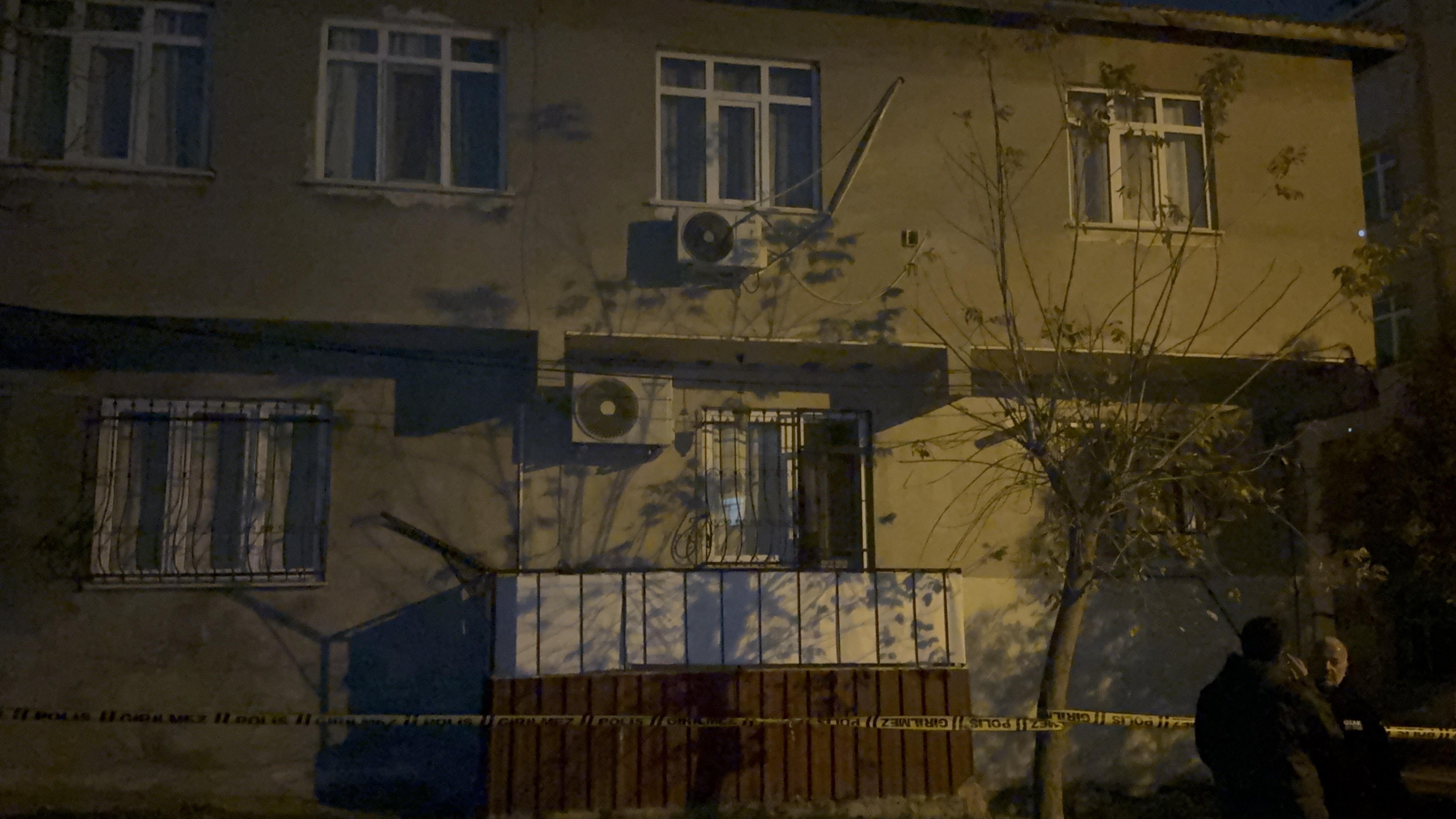 Gebze’de 2 Katlı Binada Çatlak Ve Kayma Tespit Edildi! 11 Kişi Tahliye Edildi (1)