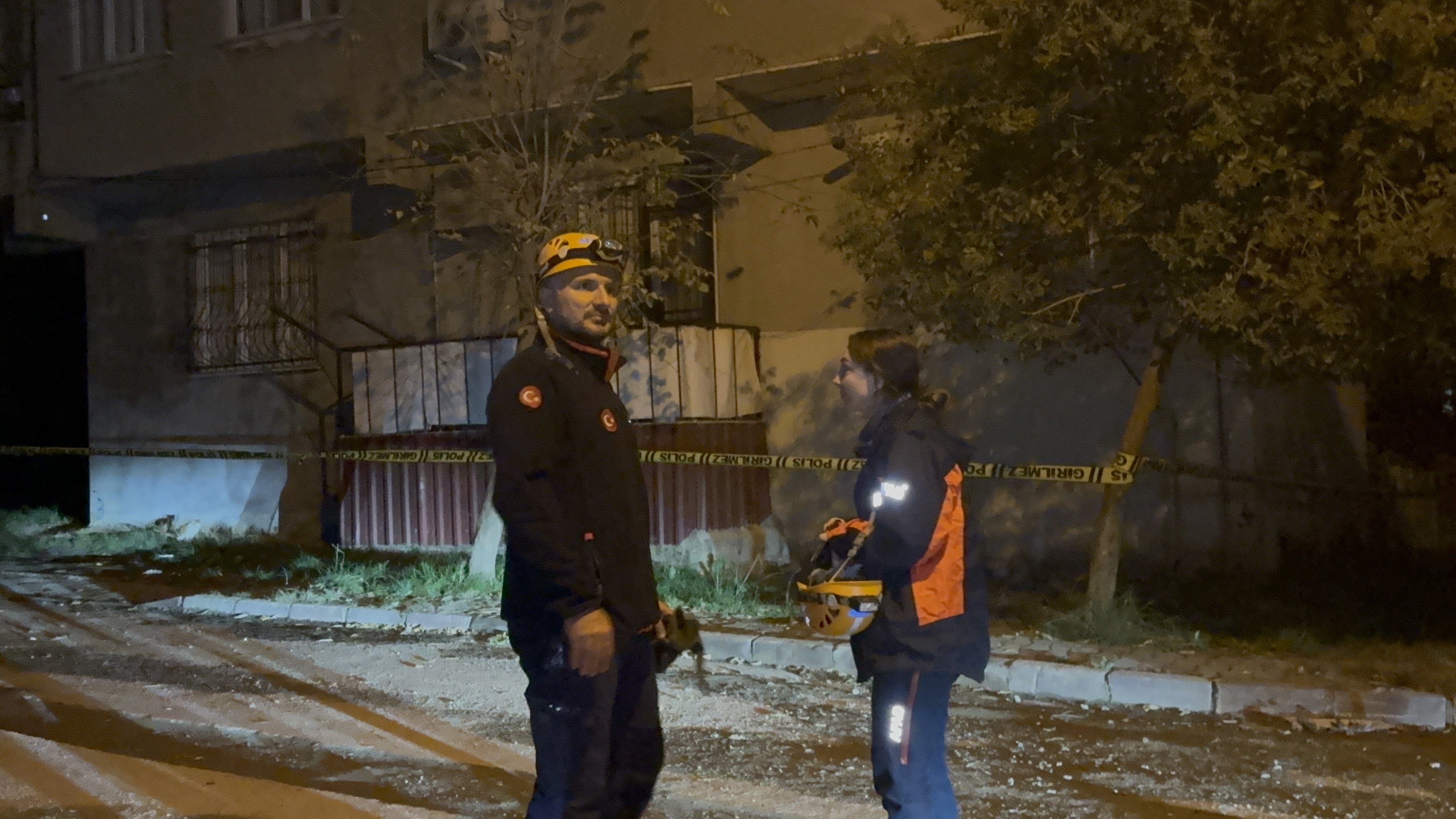 Gebze’de 2 Katlı Binada Çatlak Ve Kayma Tespit Edildi! 11 Kişi Tahliye Edildi (4)