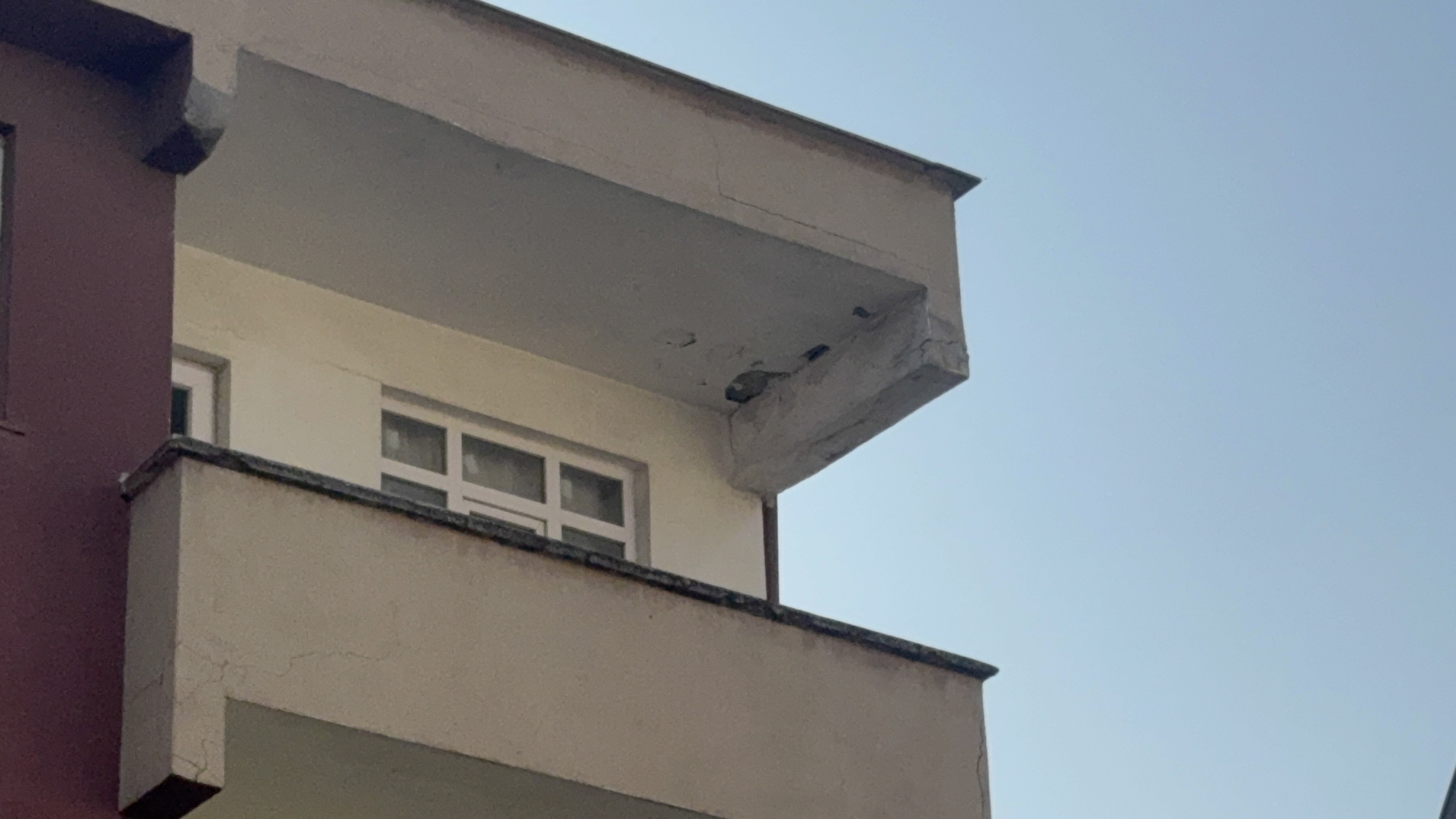 Gebze'de Çatlayan Bina Sayısı Gittikçe Artıyor! 42 Kişi Tahliye Edildi 04