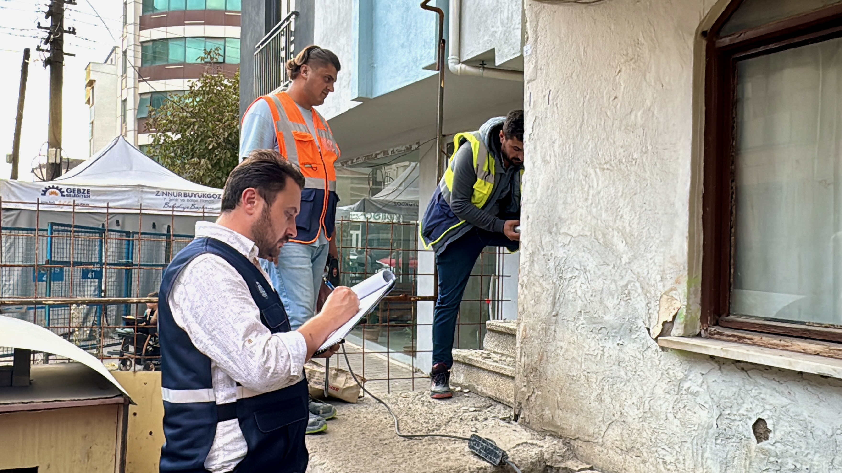 Gebze’de Çöken Apartmanın Bulunduğu Bölgede Karot Çalışmaları Sürüyor (6)