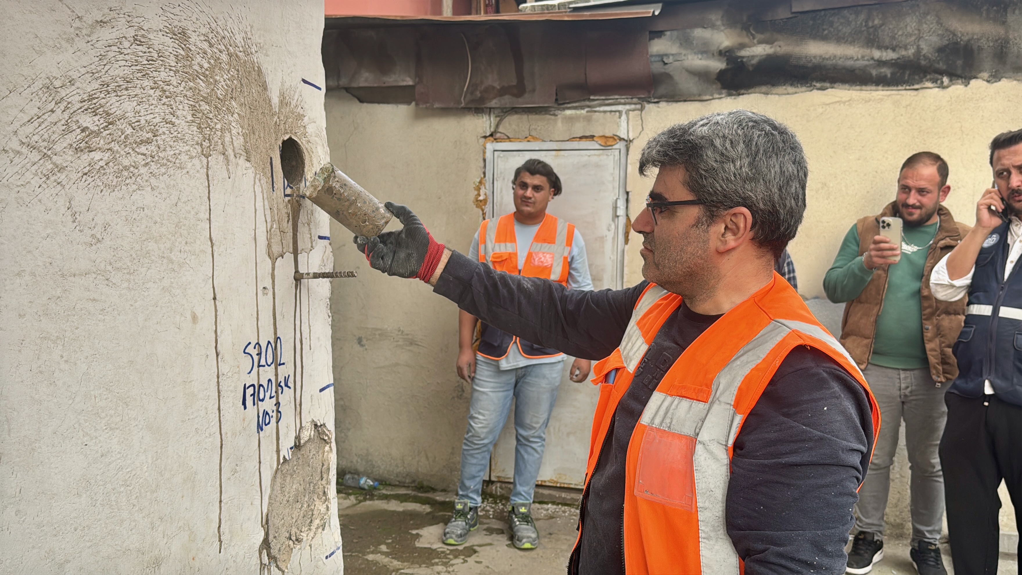 Gebze’de Çöken Apartmanın Bulunduğu Bölgede Karot Çalışmaları Sürüyor (8)
