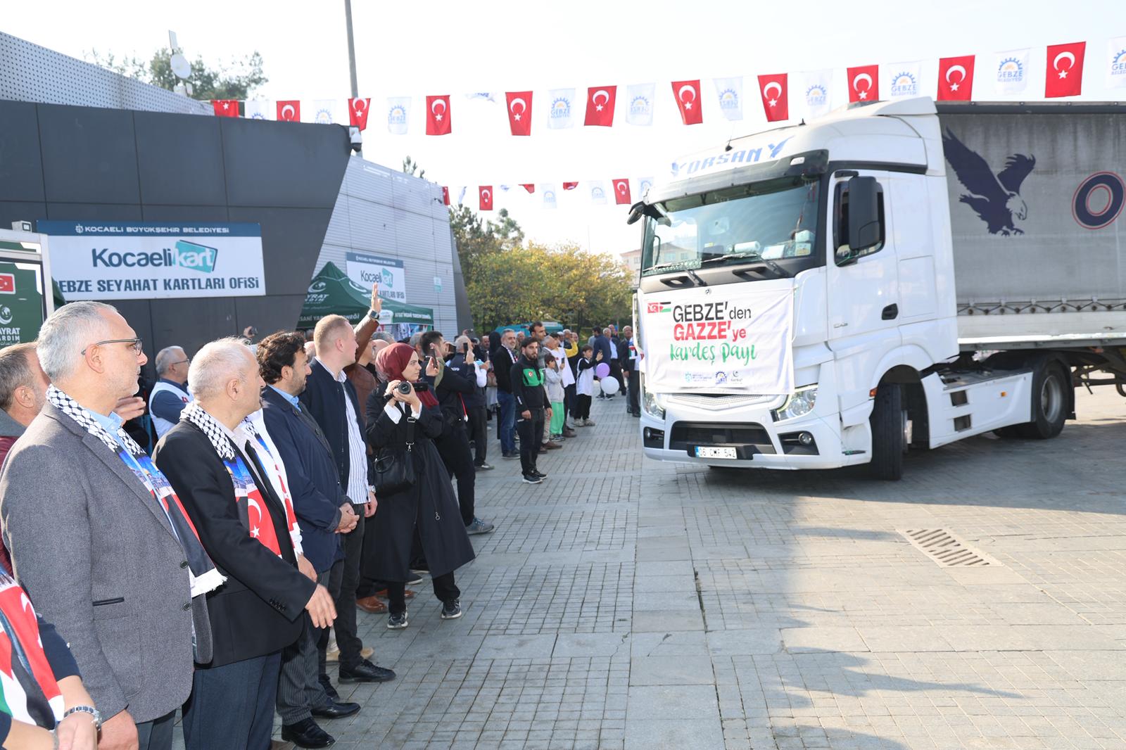 Gebze’den Gazze’ye 10 Tır Yardım Dualarla Uğurlandı (6)