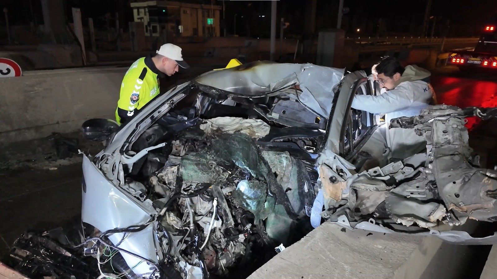 Gişelerinde Feci Kaza! Genç Doktor Hayatını Kaybetti (2)