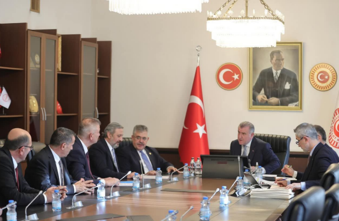 Gölcük’e Çok Amaçlı Spor Salonu Müjdesi!-1