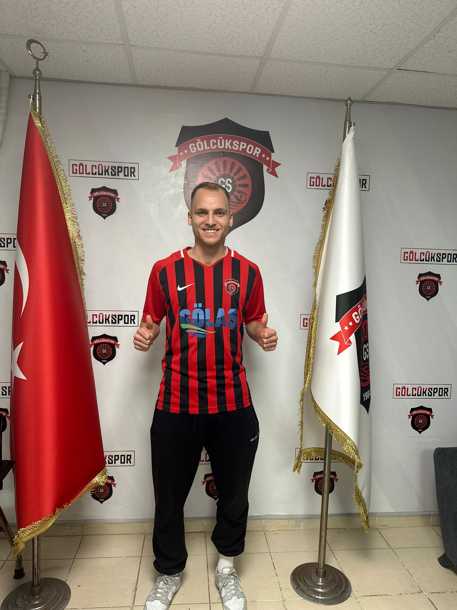 Gölcükspor, Dış Transfer Çalışmalarını Sürdürüyor. Kırmızı Siyahlılar, Karamürselspor’dan Kanat Oyuncusu Efkan Kargoğlu Ile Resmi Anlaşma Sağladı (2)