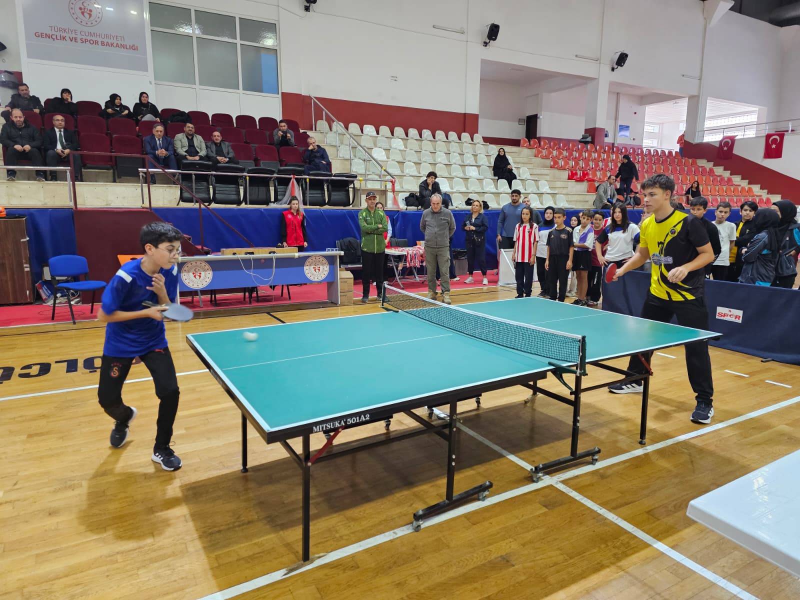 Gölcük’te 10 Kasım Masa Tenisi Turnuvası Sona Erdi Dereceye Giren Öğrenciler Ödüllendirildi (2)