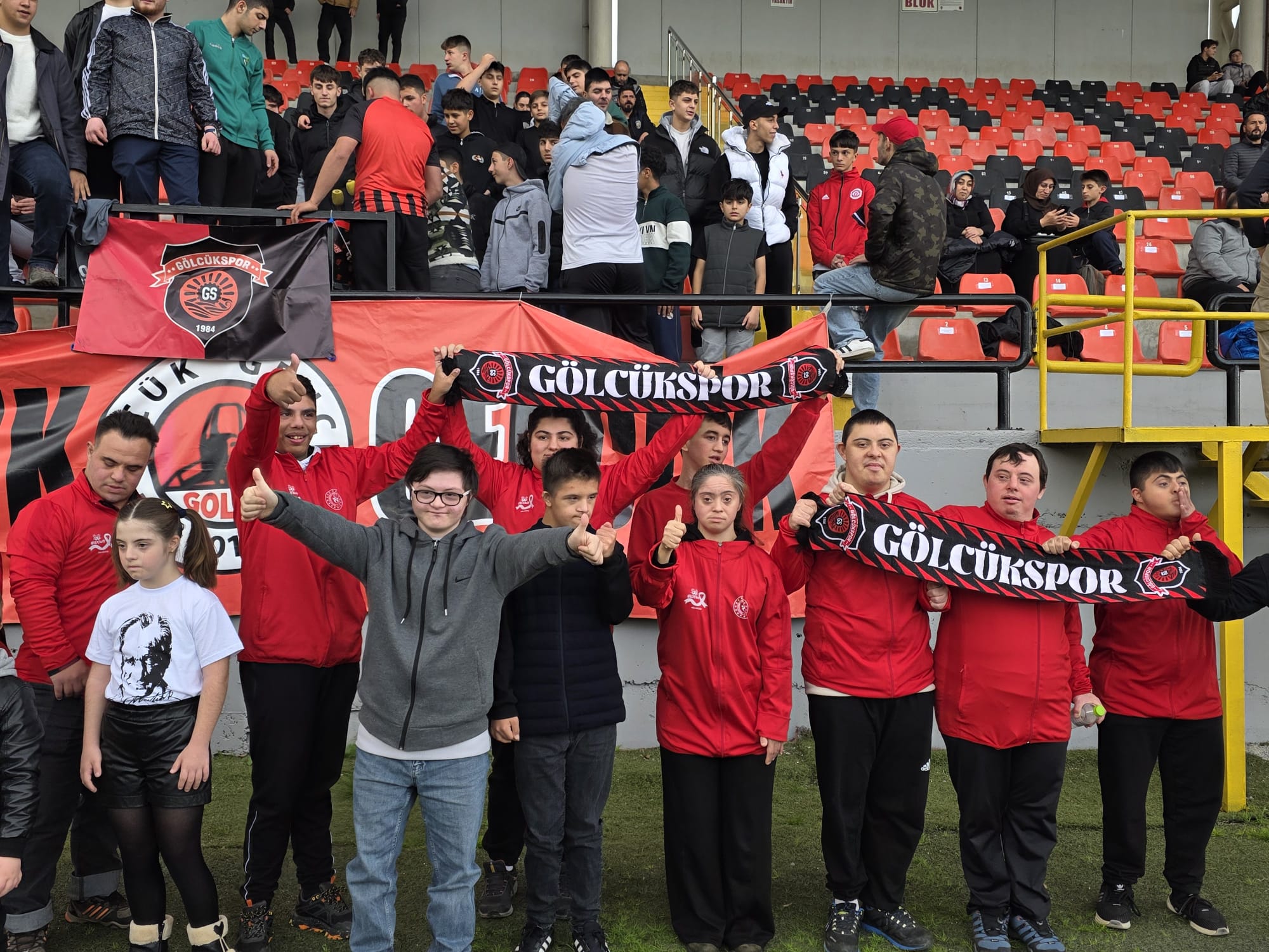 Gölcük’te Down Sendromlu Çocuklardan Anlamlı Maç Ziyareti (1)