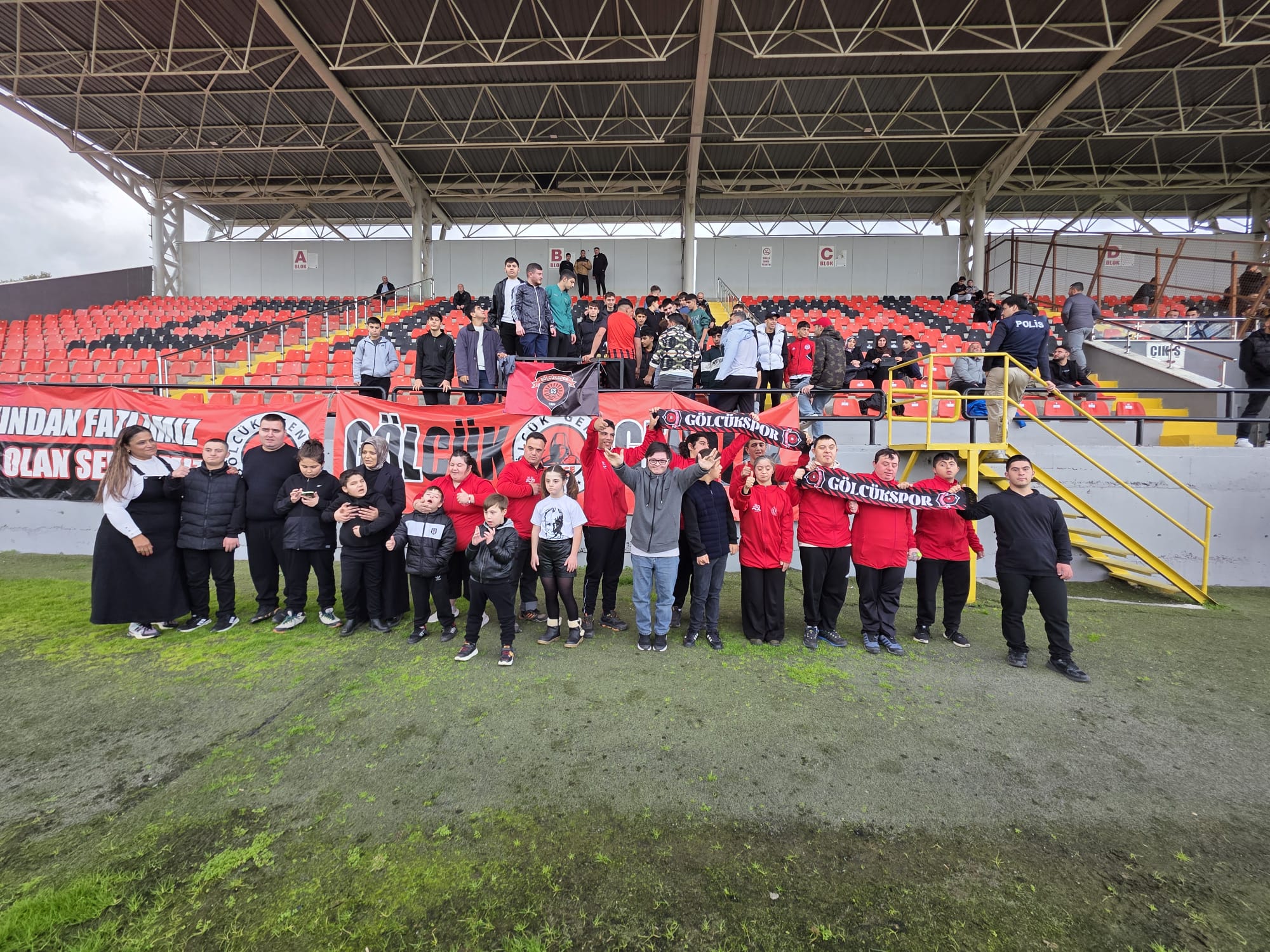 Gölcük’te Down Sendromlu Çocuklardan Anlamlı Maç Ziyareti (11)
