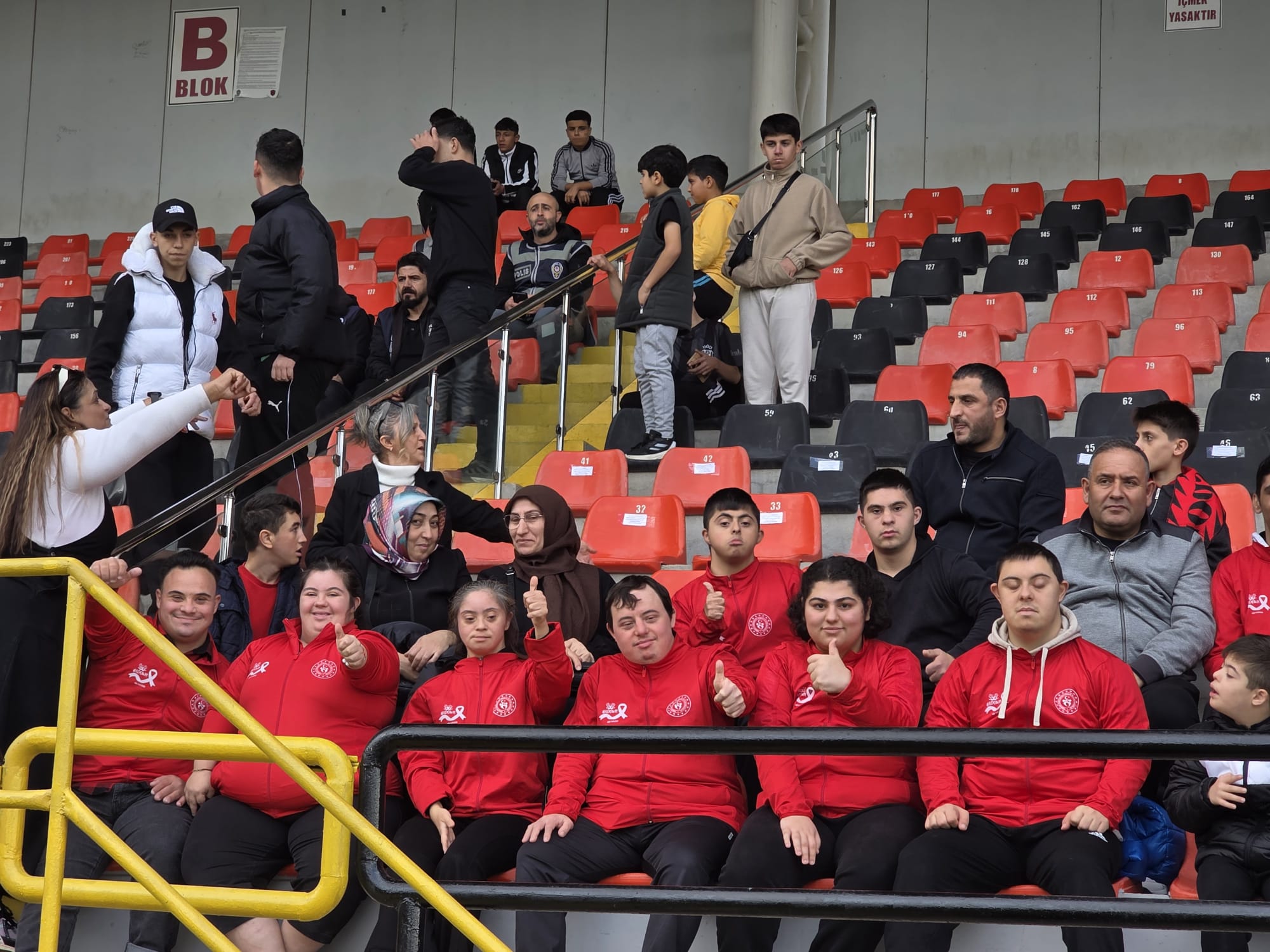 Gölcük’te Down Sendromlu Çocuklardan Anlamlı Maç Ziyareti (2)