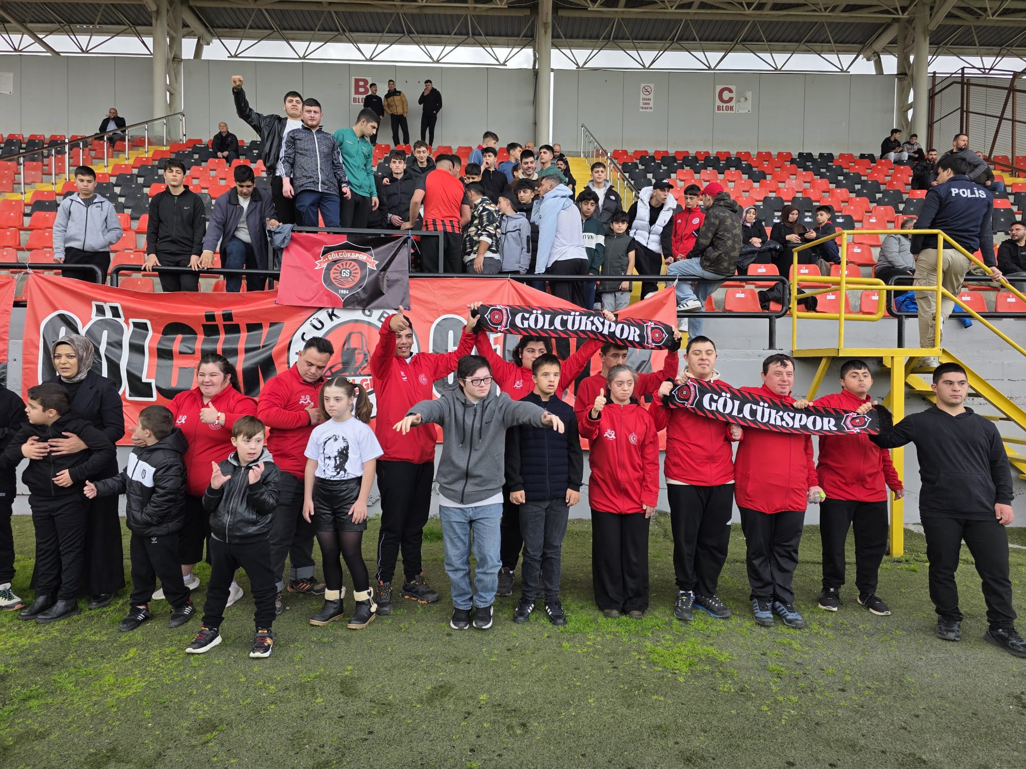 Gölcük’te Down Sendromlu Çocuklardan Anlamlı Maç Ziyareti (6)
