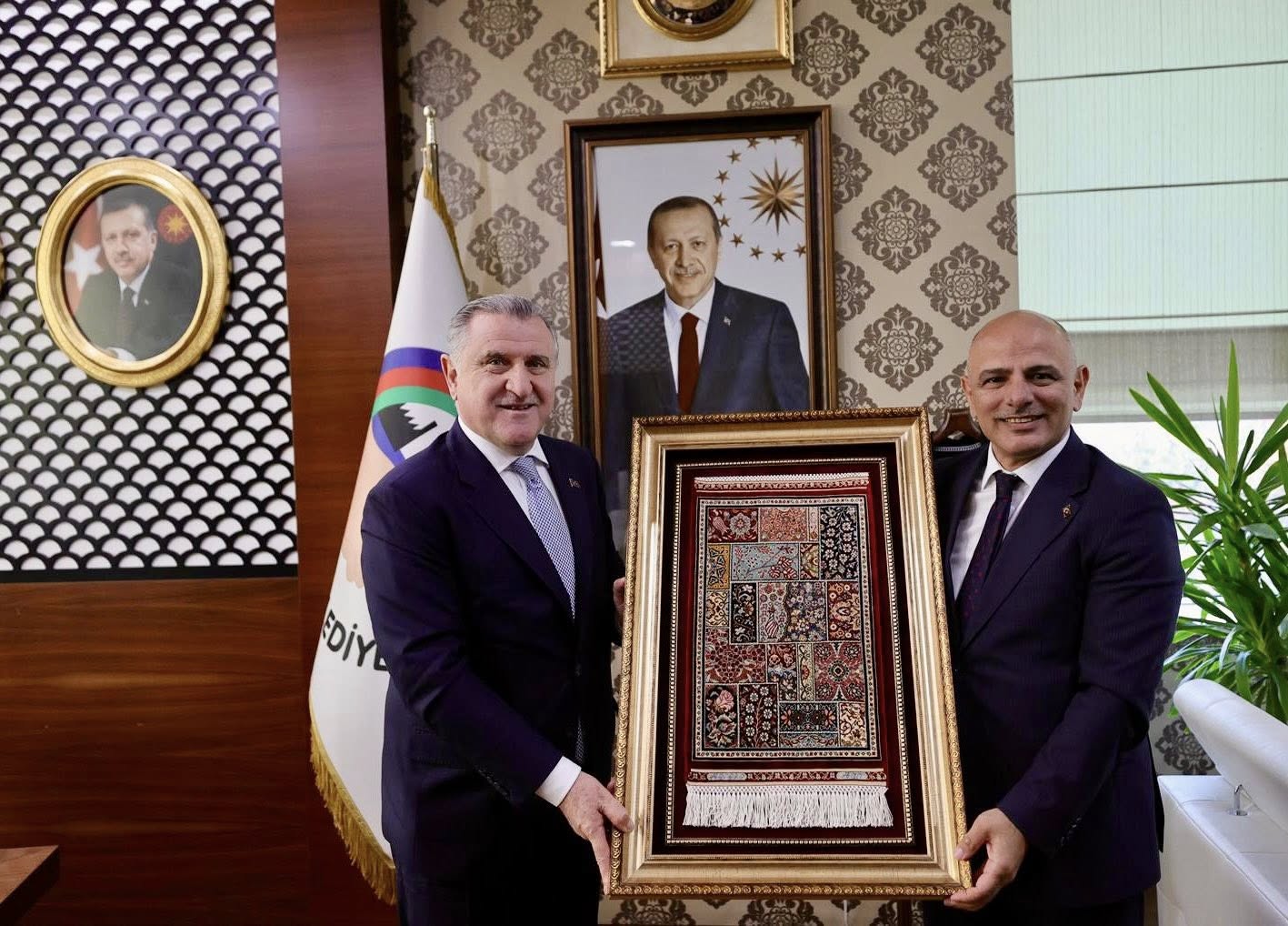 Hereke Halısı Hediye Edildi