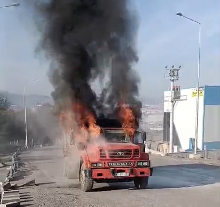 İki Kamyon Kül Oldu! (1)-1