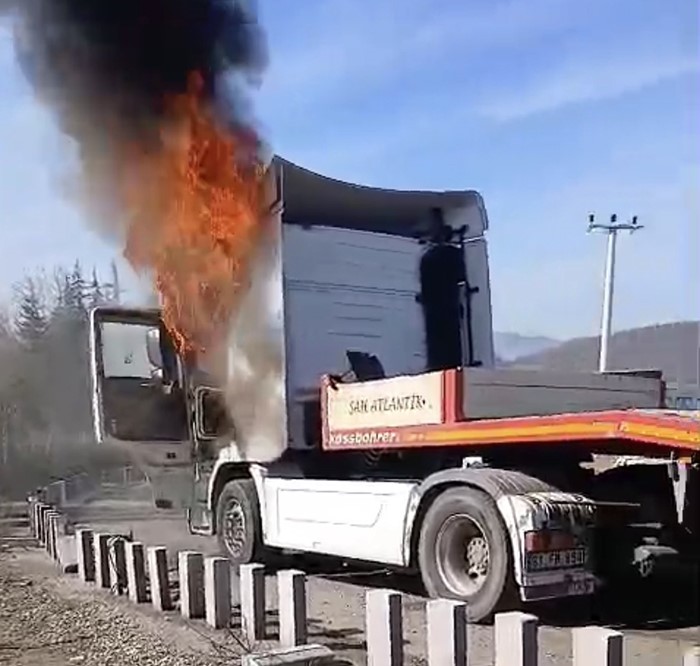 İki Kamyon Kül Oldu! (2)