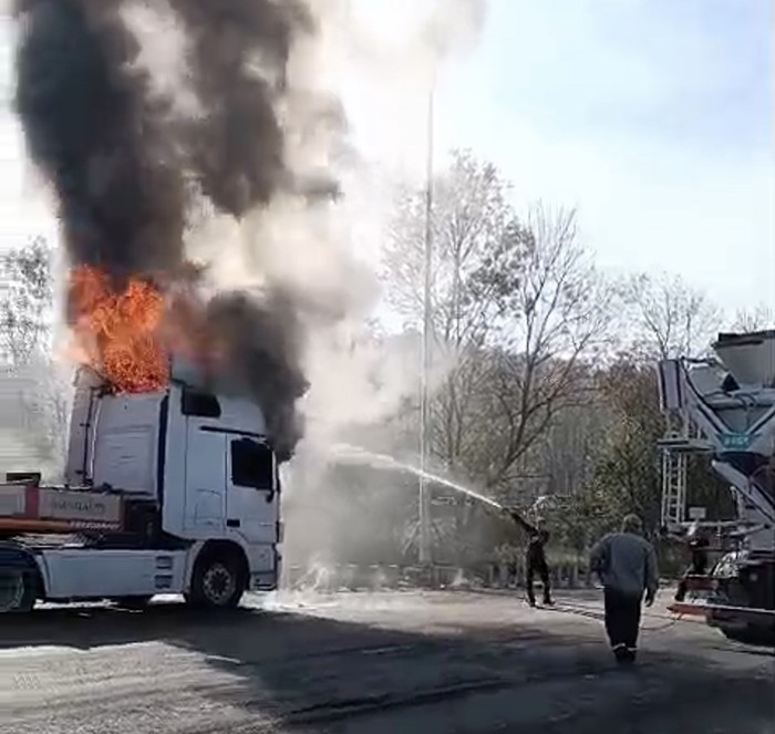 İki Kamyon Kül Oldu! (3)