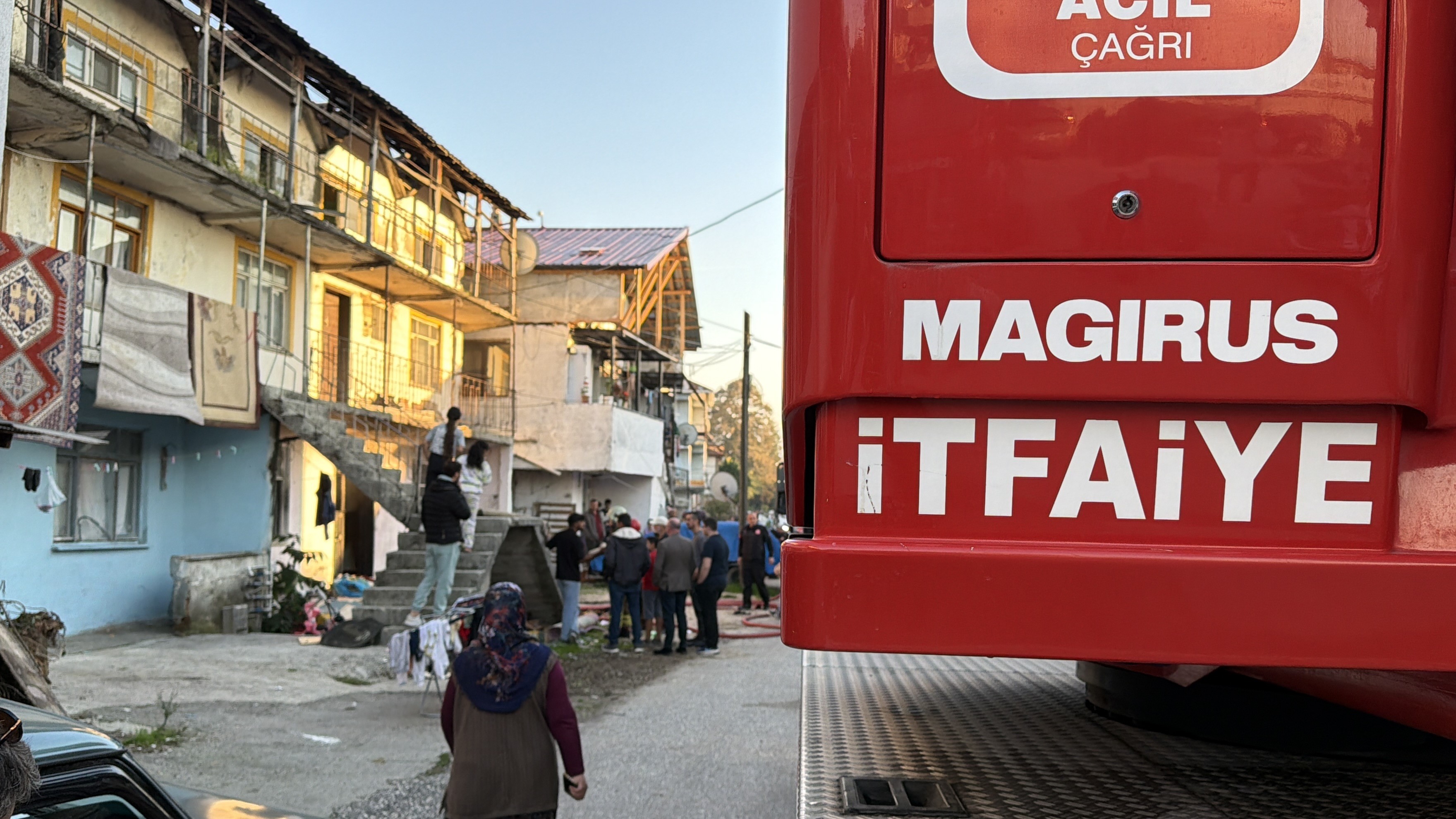 İki Katlı Evde Yangın 3’Ü Çocuk 5 Kişi Hastaneye Kaldırıldı (3)