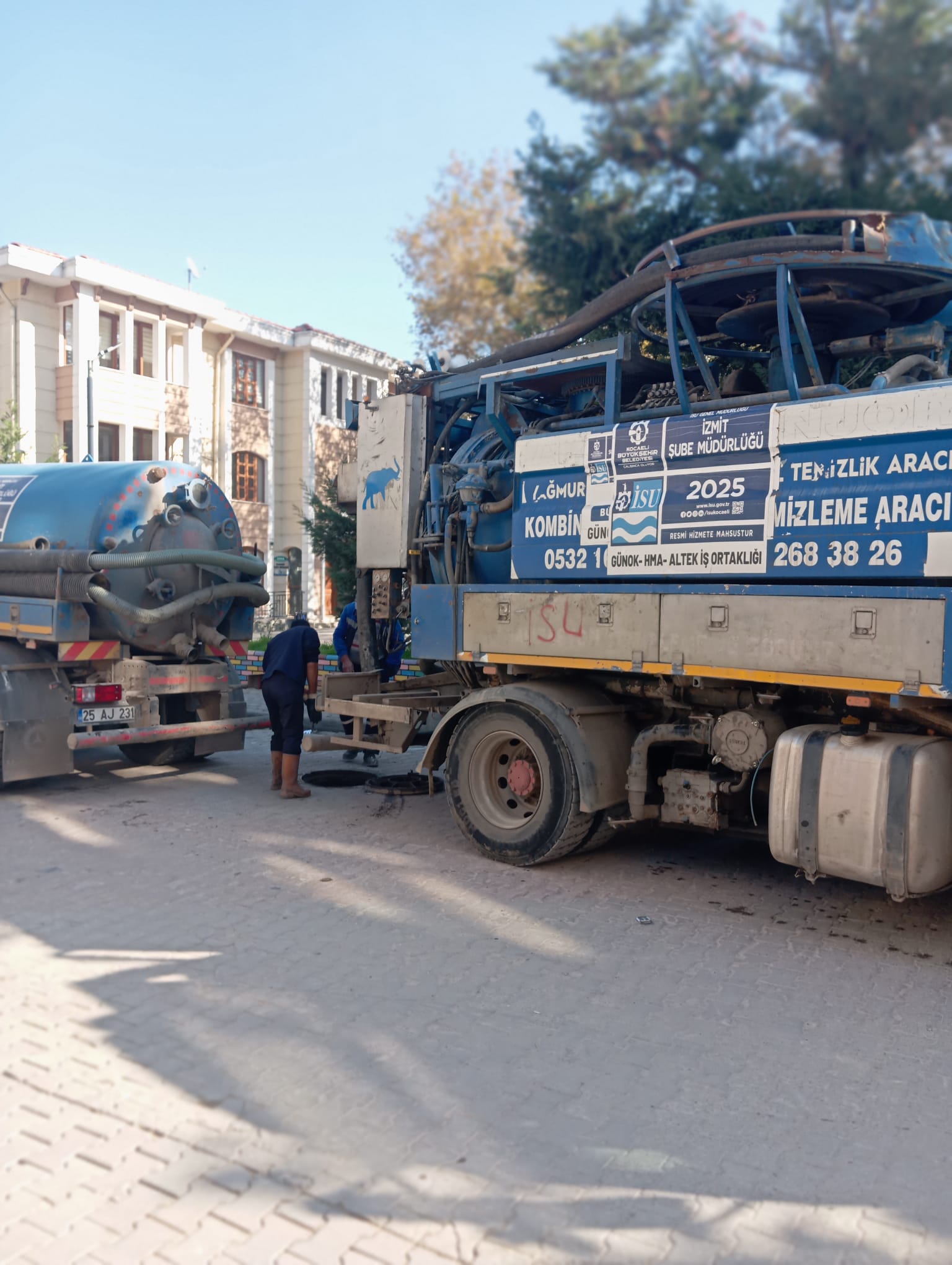 İsu Ekipleri Kanalizasyon Sorunu İçin Harekete Geçti (1)-1