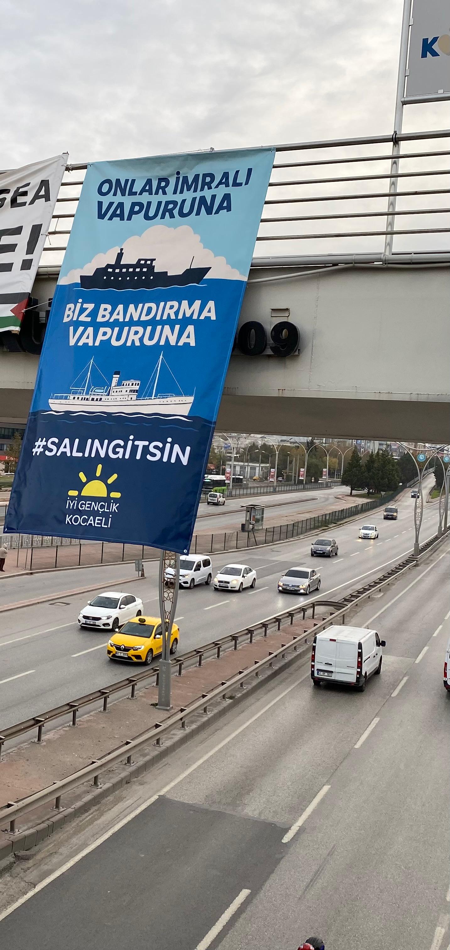 İyi̇ Parti Gençlik Kolları’ndan Kocaeli’de Dikkat Çeken Pankart! (2)