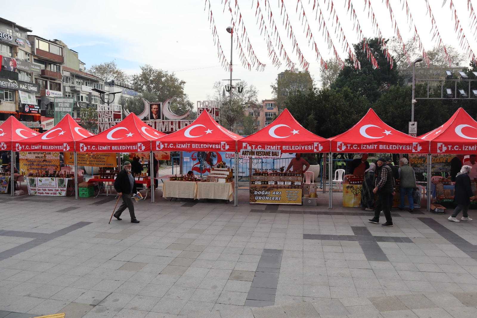Izmit Bal Günleri Belediye Meydani'nda Basladi (2)
