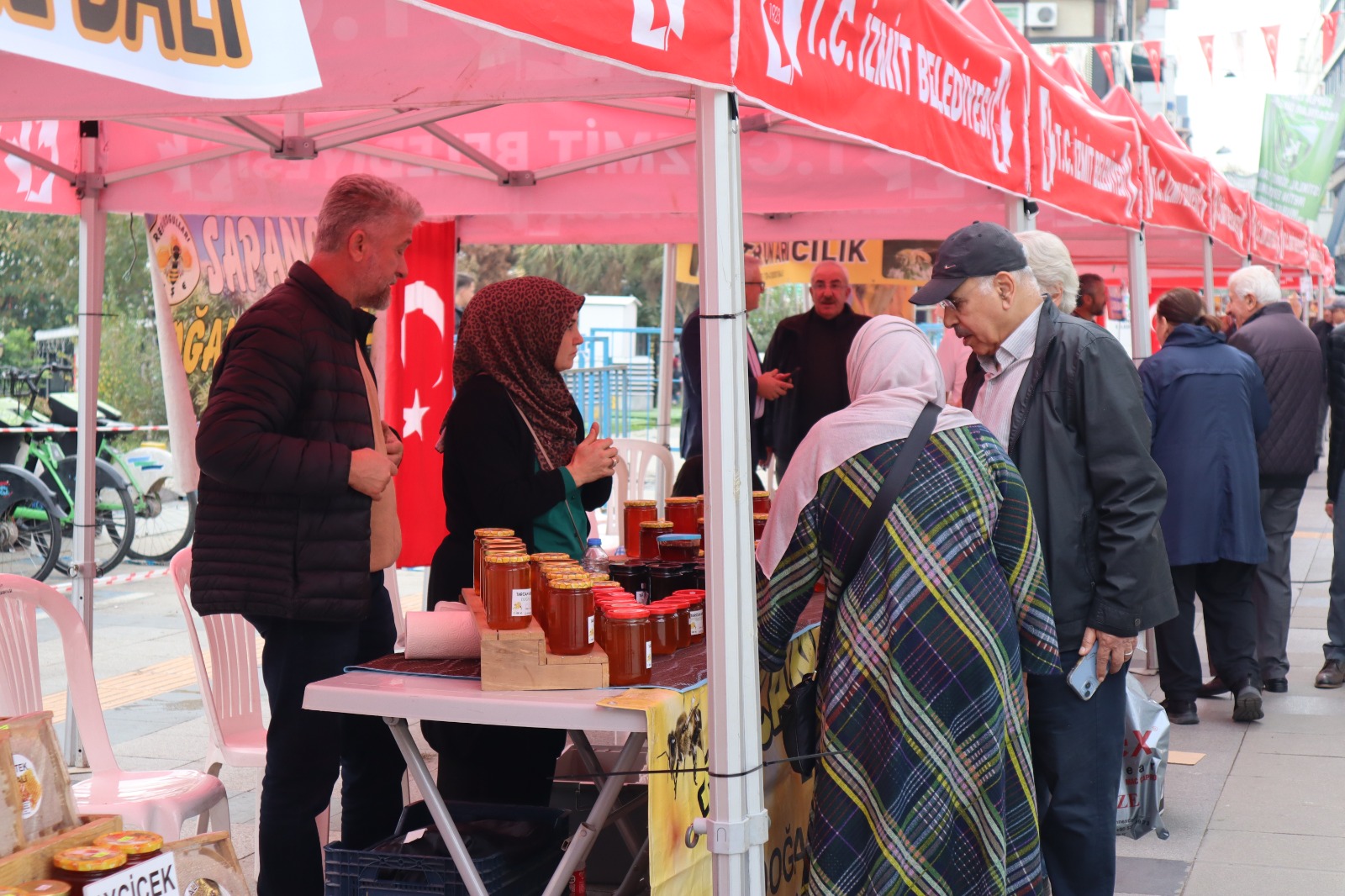 Izmit Bal Günleri Belediye Meydani'nda Basladi (8)