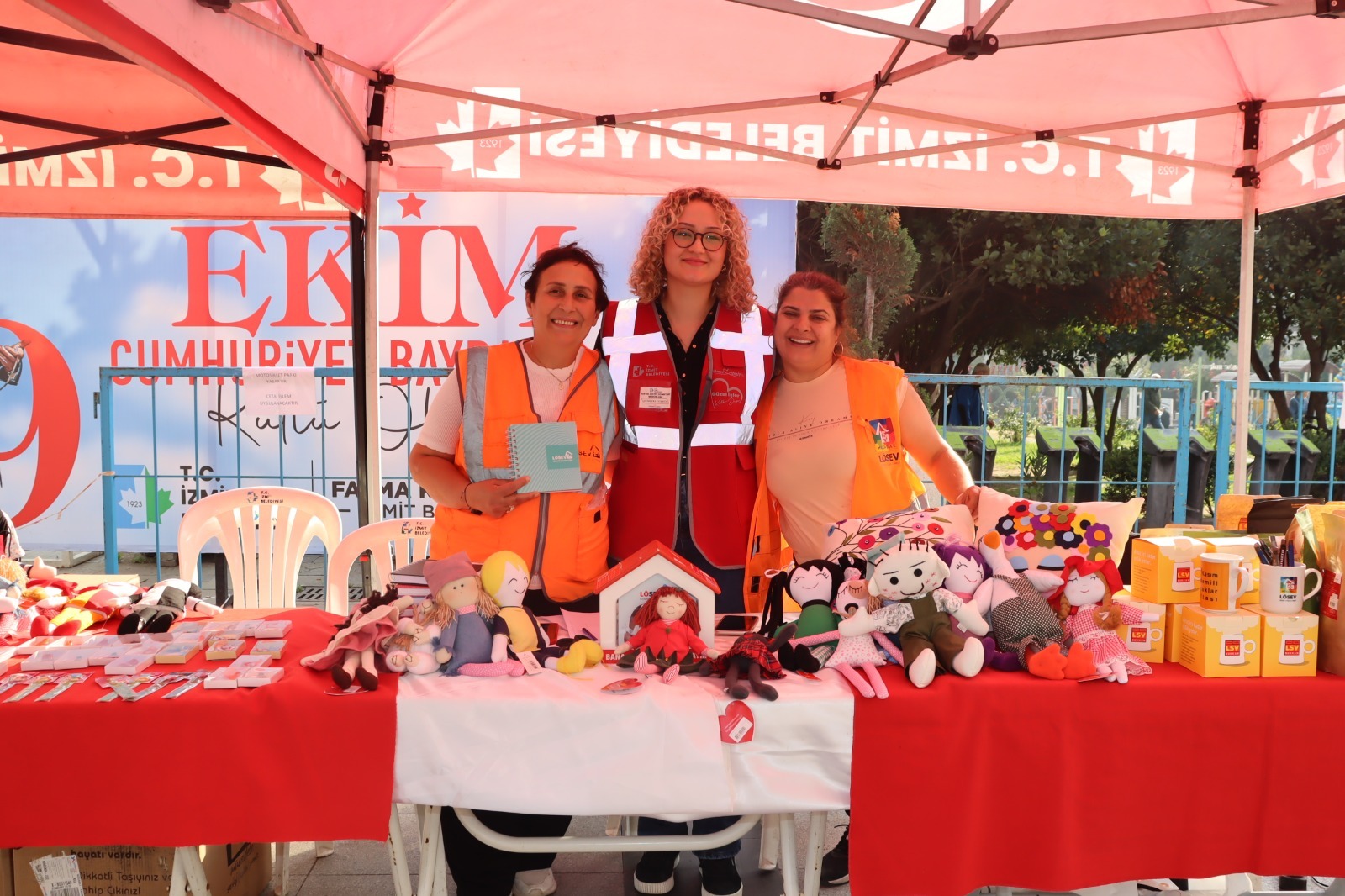 İzmit Belediyesi’nden Lösev’e Destek! Stantlar Bu Kez Lösev İçin Kuruldu 1