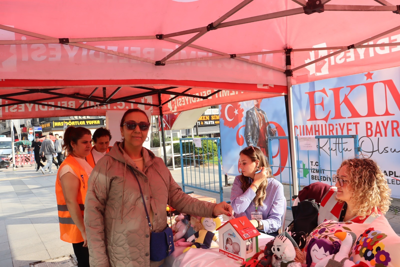 İzmit Belediyesi’nden Lösev’e Destek! Stantlar Bu Kez Lösev İçin Kuruldu