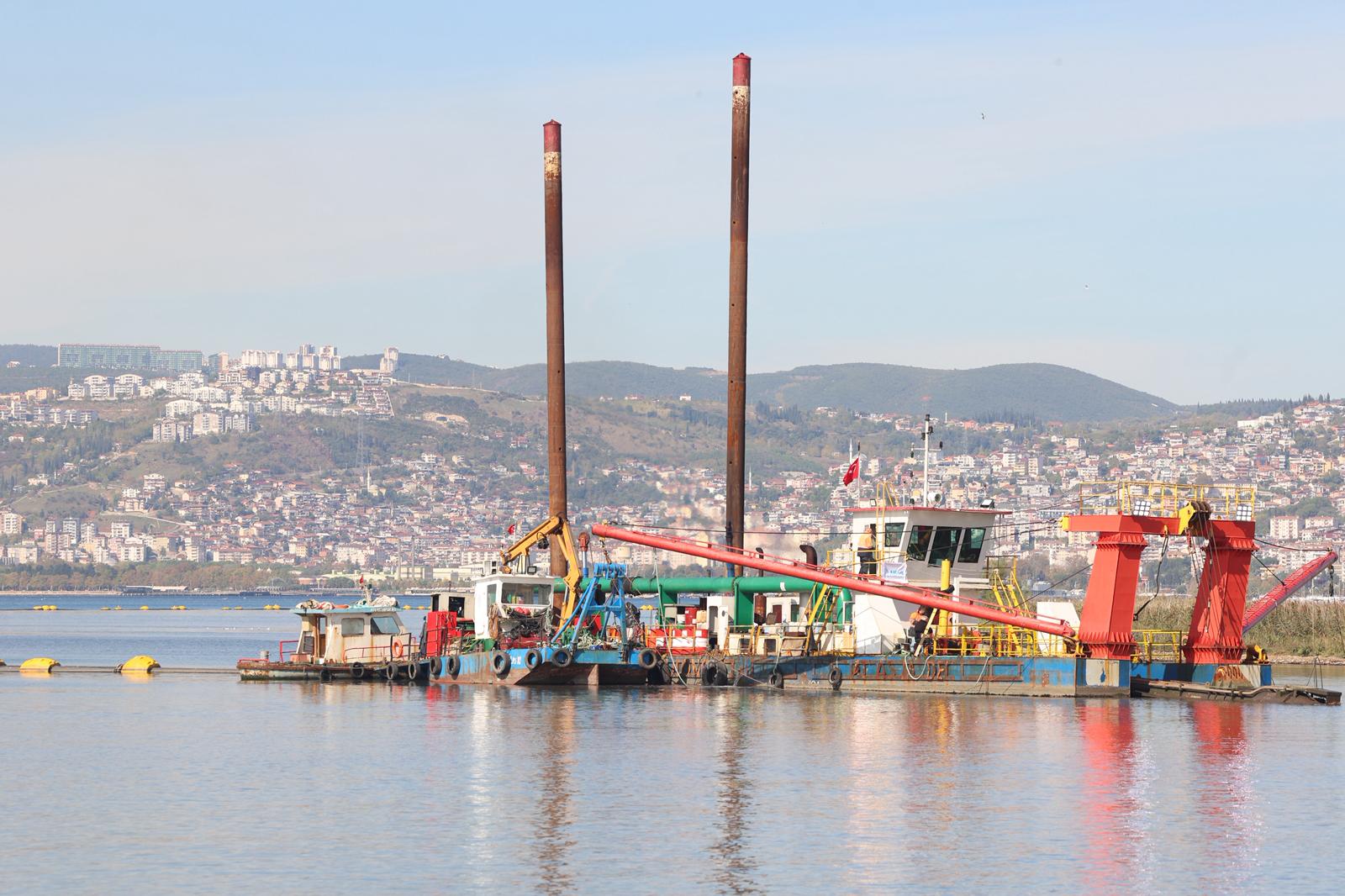 İzmit Körfezi’nde Dip Çamuru Temizliği Meyvesini Verdi! (2)