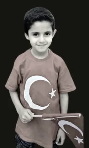 İzmit’te İkinci Kattan Düşen Küçük Musab Hayatını Kaybetti (1)