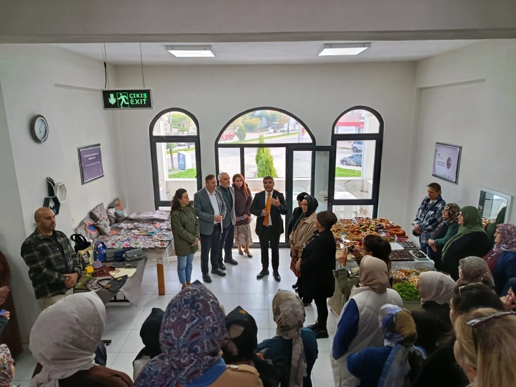 Karmek Kursiyerlerinden Dmd Hastası Uras Ege’ye Anlamlı Destek. 01