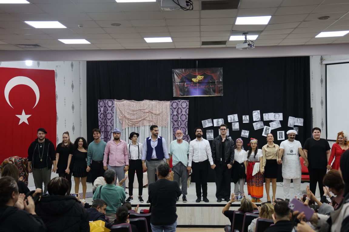 Kartepe Belediyesi’nde Tiyatroya Yoğun İlgi(4)