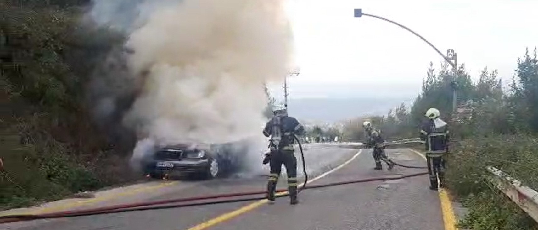 Kartepe’de Seyir Halindeki Otomobil Alev Aldı 02