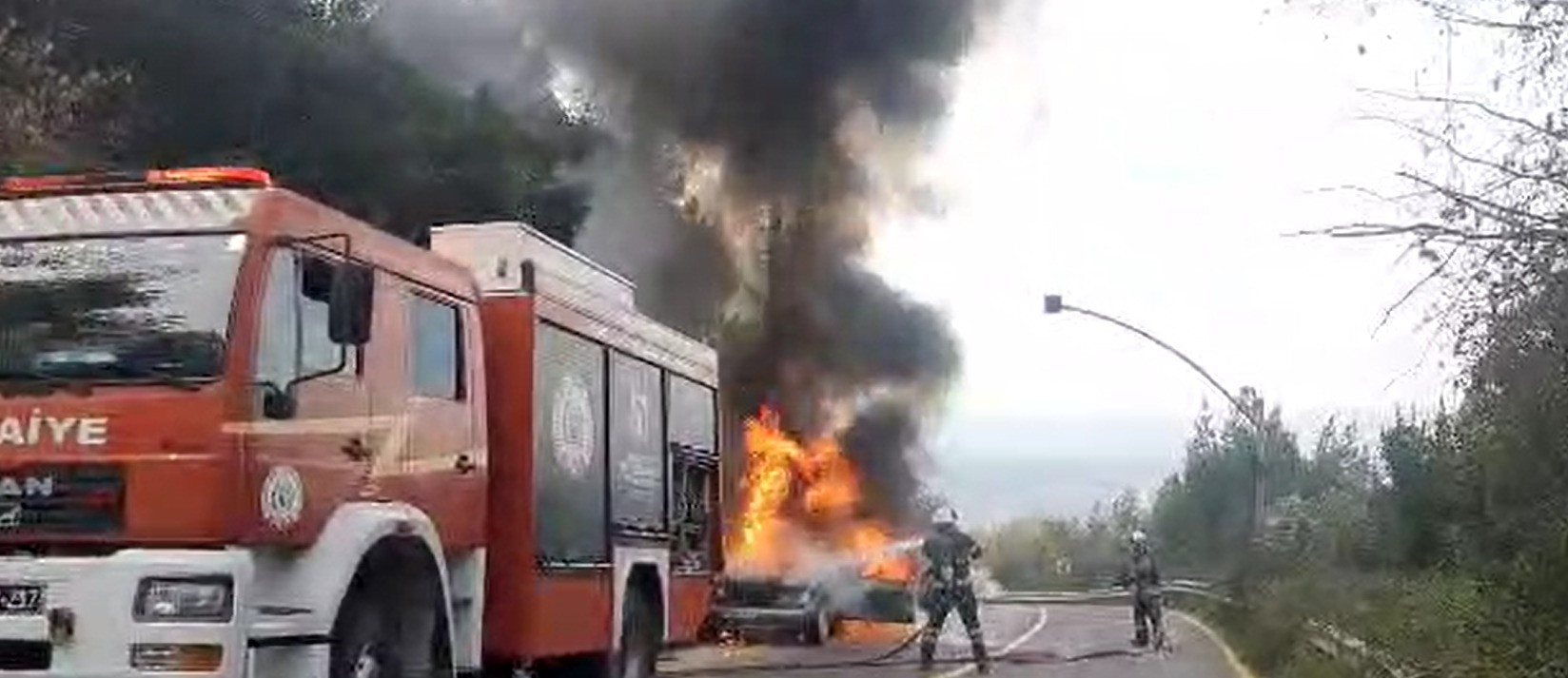 Kartepe’de Seyir Halindeki Otomobil Alev Aldı 03