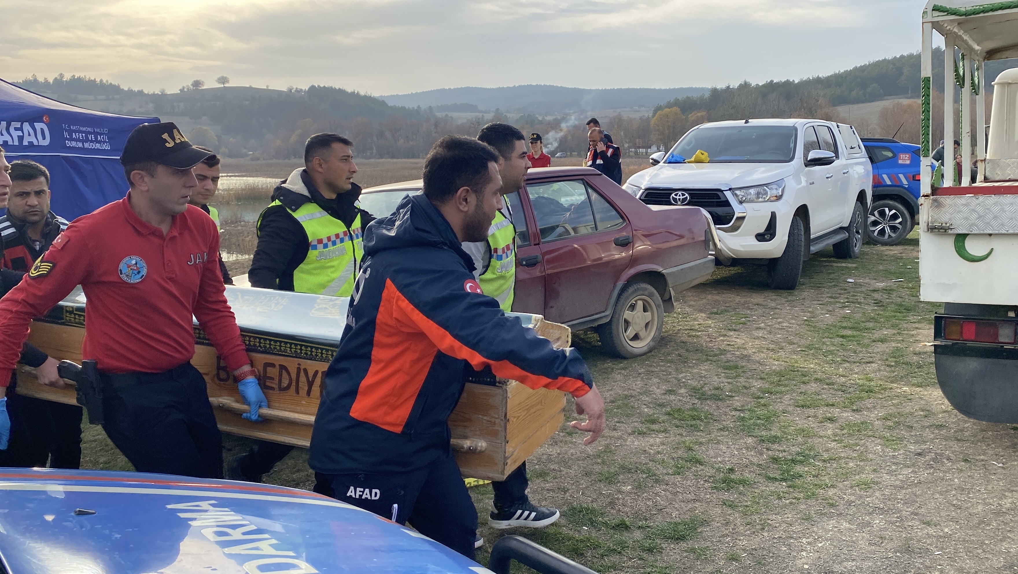 Kastamonu’nun Daday Ilçesinde Kıyafetleriyle Gölete Giren 53 Yaşındaki F.b.’nin Cansız Bedeni Afad Dalgıçları Tarafından Bulundu. F.b.’nin Zafer Partisi Daday İlçe Başkanı Olduğu Öğrenildi (3)