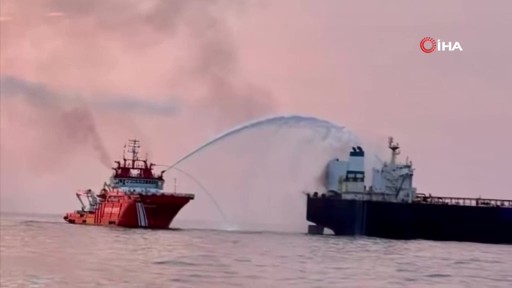 Kefken Açıklarındaki Gemi Yangınına Müdahale Sürüyor (4)