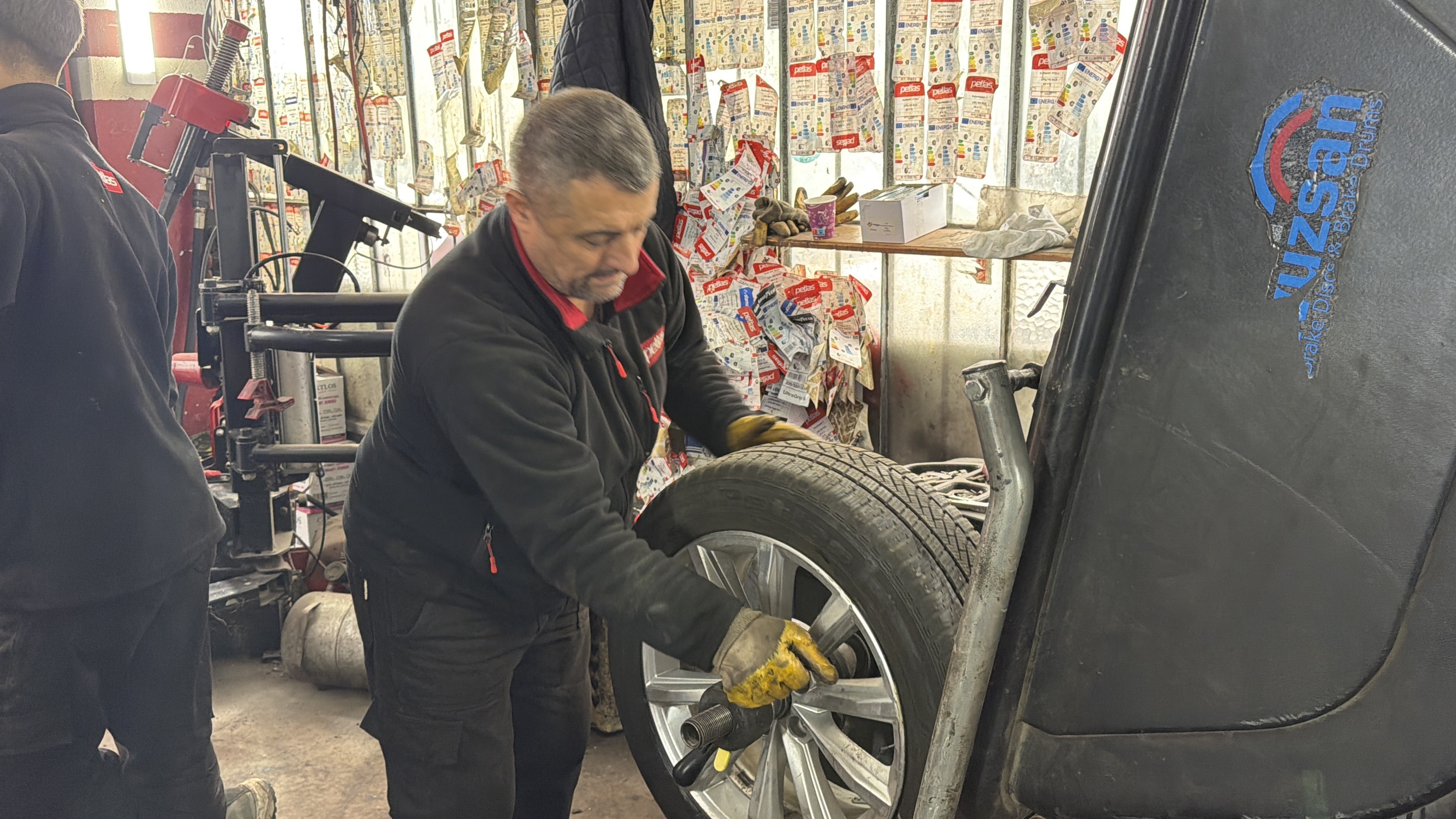 Kış Lastiği Tarihi Öne Alındı, Lastikçilerde Yoğunluk Yaşandı (6)