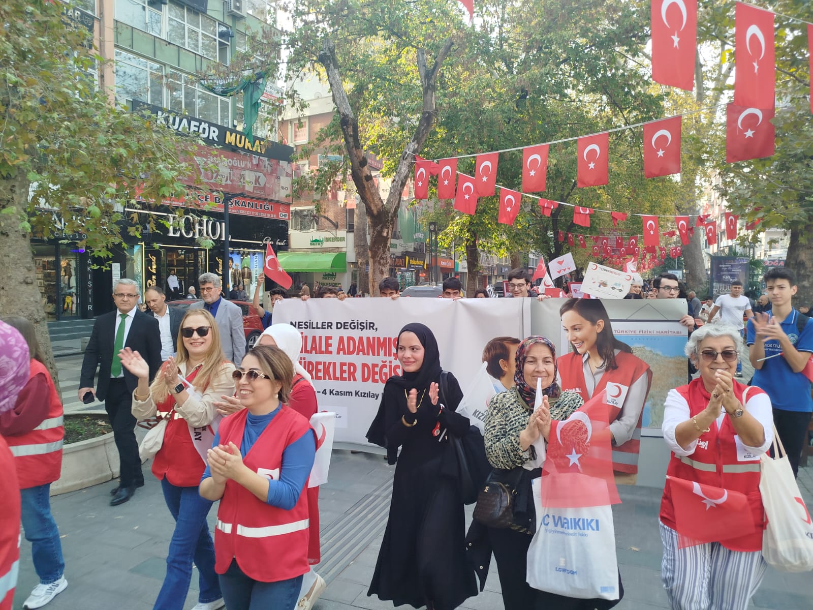 Kızılay Haftası'nda Öğrencilerden Kan Bağışı Çağrısı 3