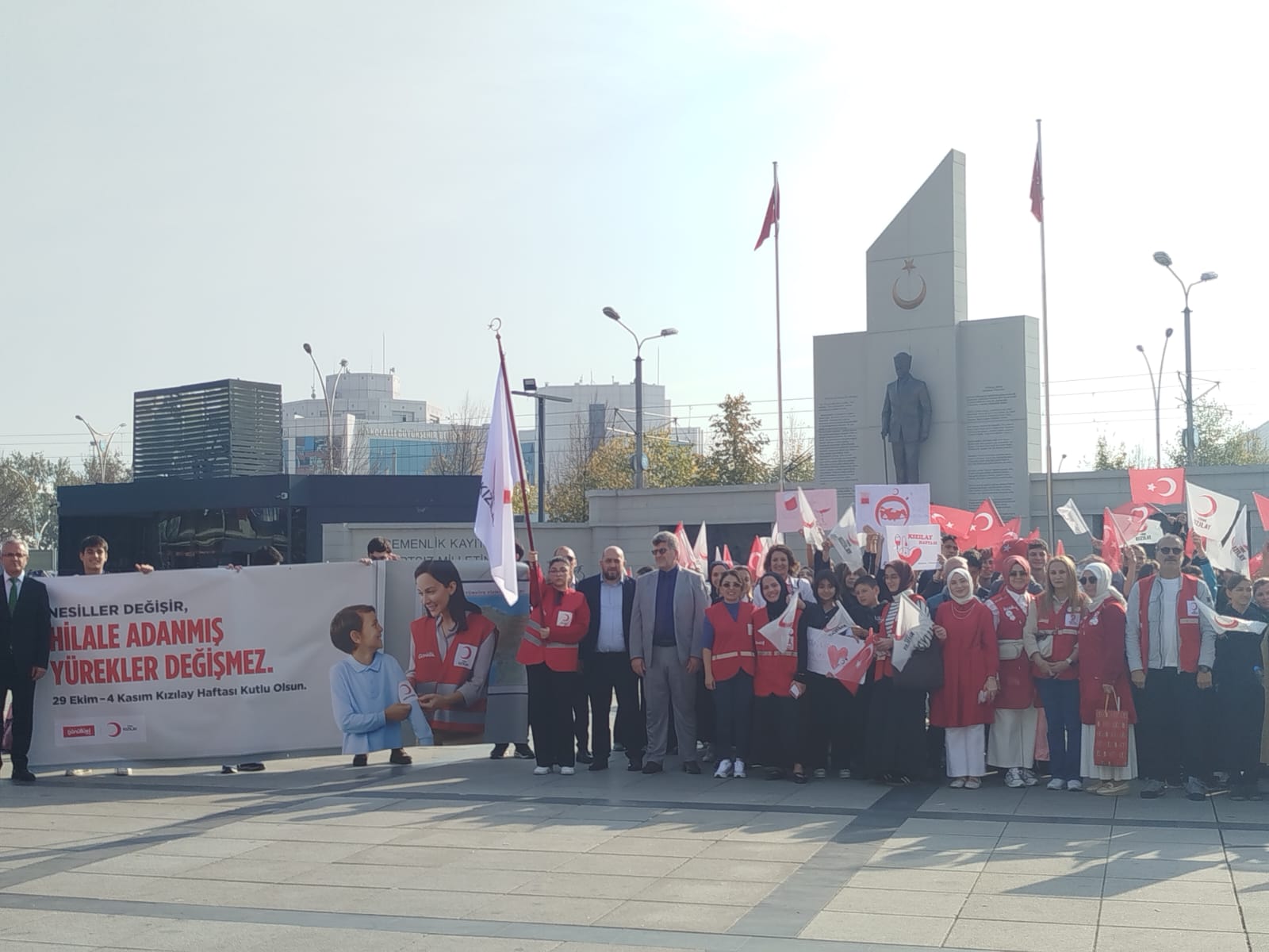 Kızılay Haftası'nda Öğrencilerden Kan Bağışı Çağrısı 8