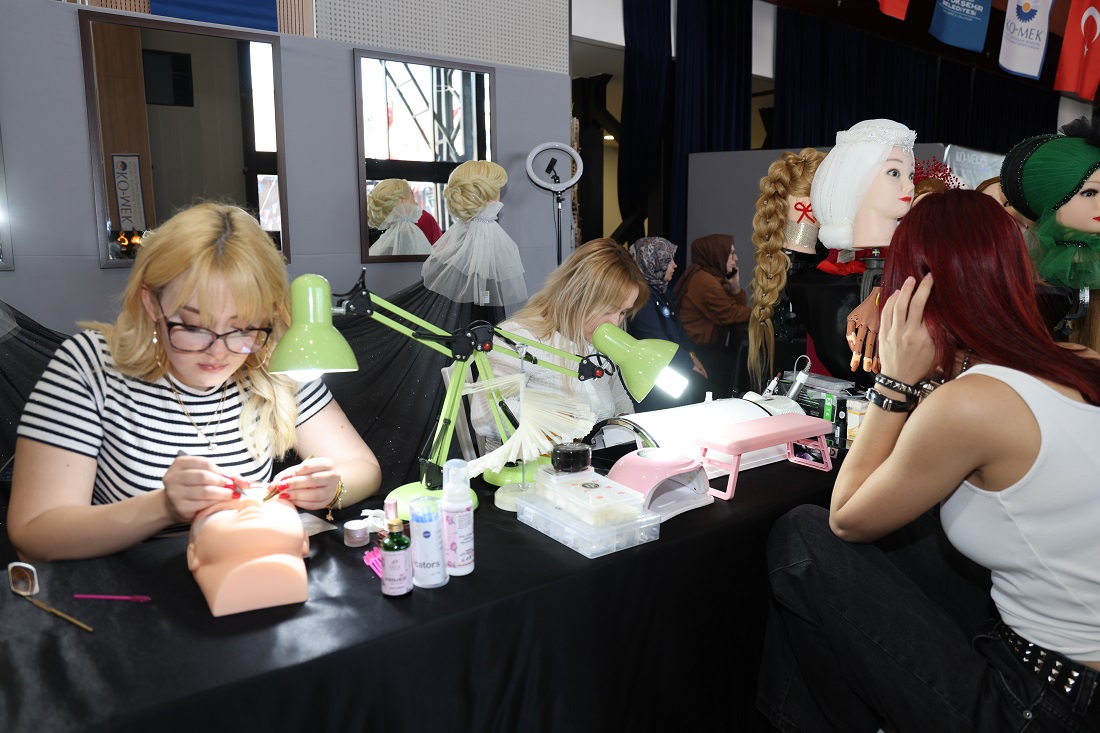 Ko Mek'le Yeni Bir Mesleğe 'Merhaba' Dediler (5)