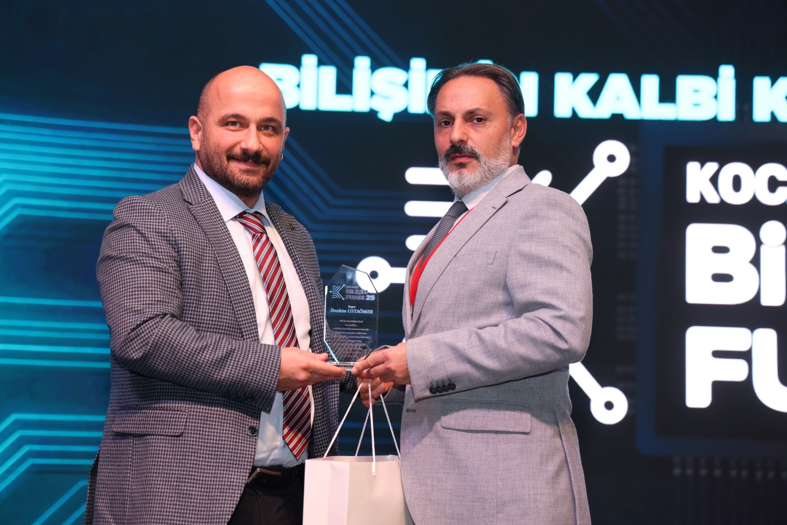 Kocaeli Bilişim Fuarı’nda “Yapay Zekâ Çağı’nda Siber Güvenlik” Paneline Yoğun İlgi (2)