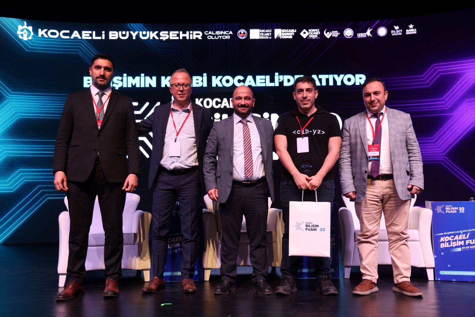 Kocaeli Bilişim Fuarı’nda “Yapay Zekâ Çağı’nda Siber Güvenlik” Paneline Yoğun İlgi (9)